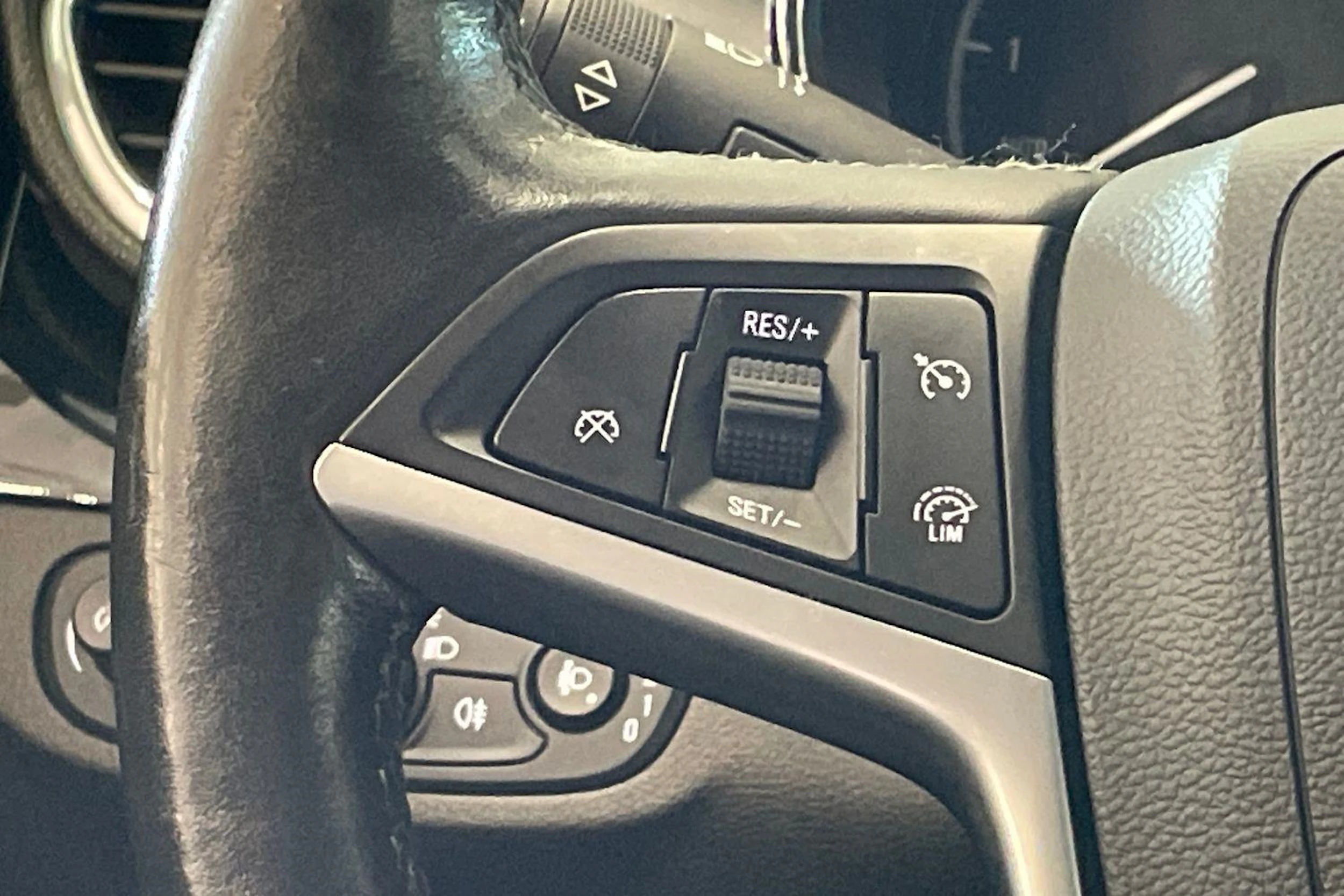 musta Opel Mokka 2017 kuva 14.