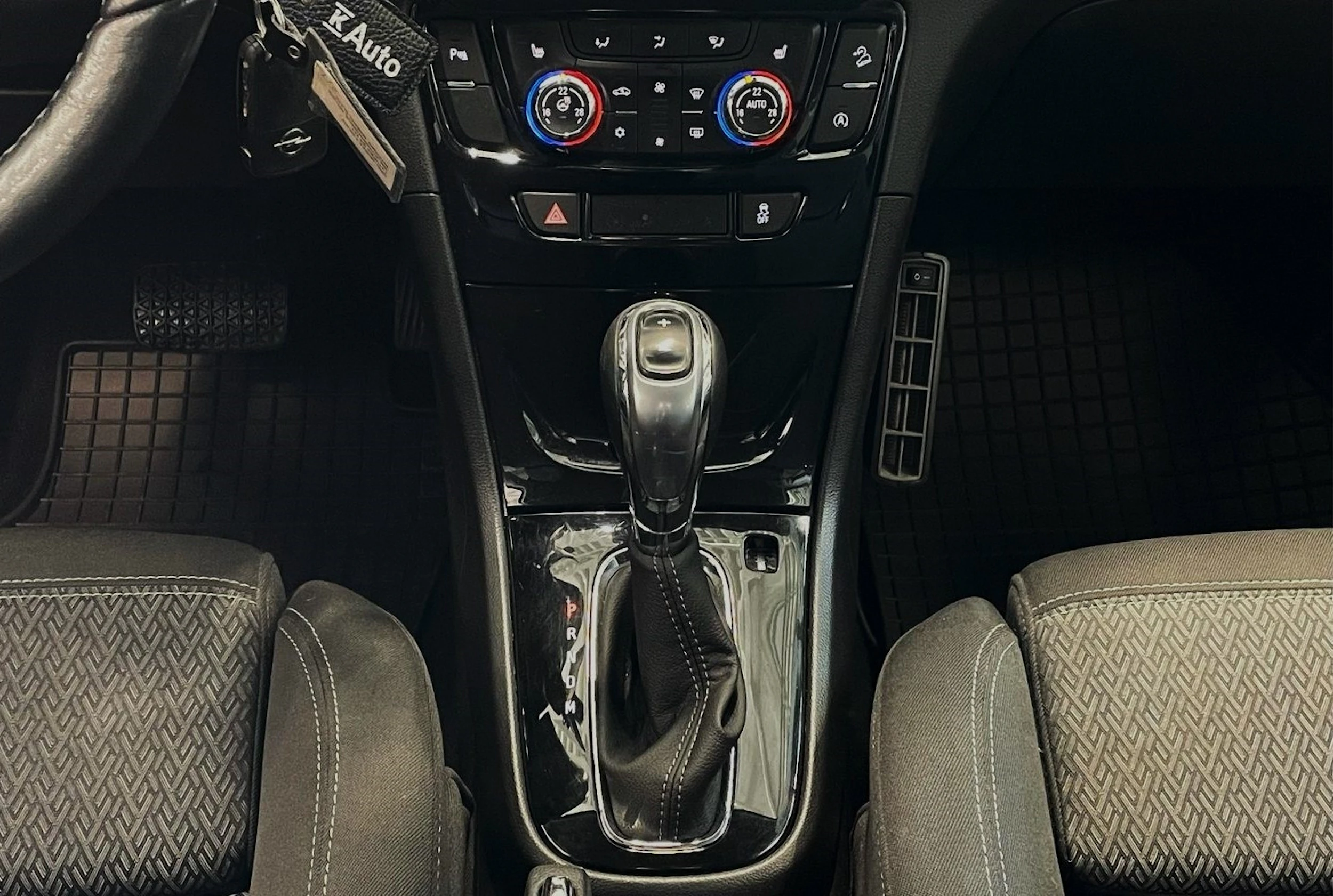 musta Opel Mokka 2017 kuva 19.