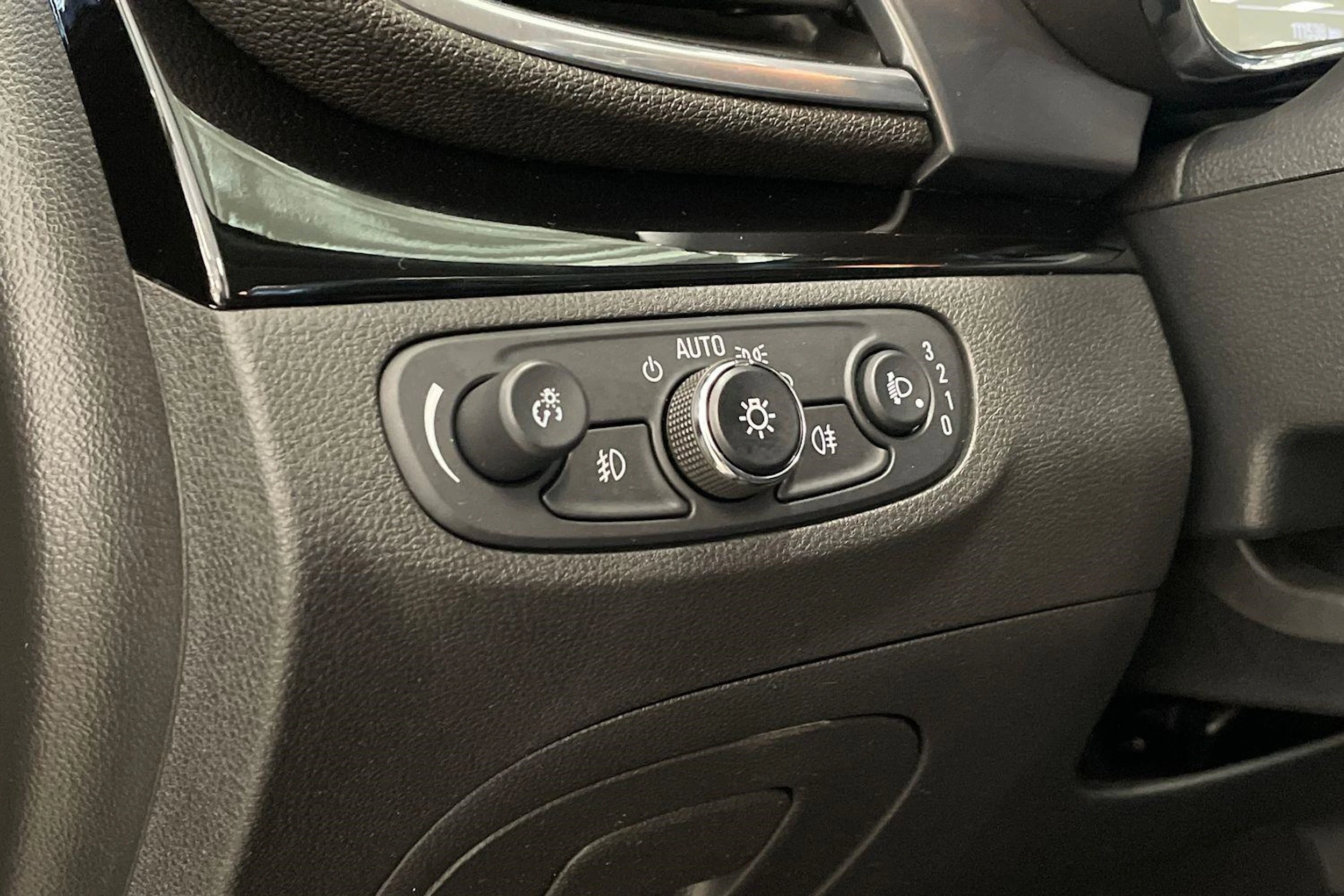 musta Opel Mokka 2017 kuva 20.