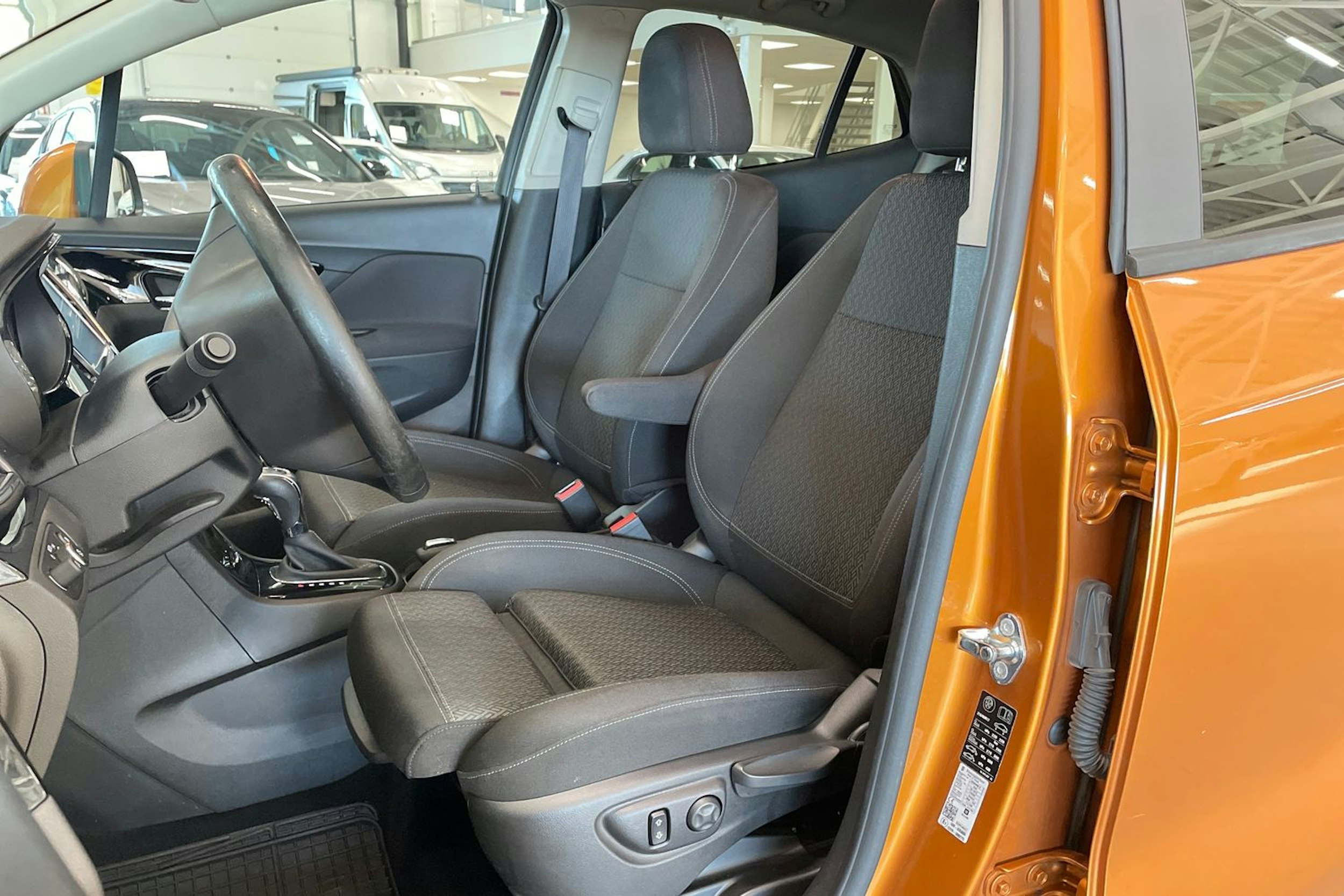 punainen Opel Mokka 2018 kuva 14.