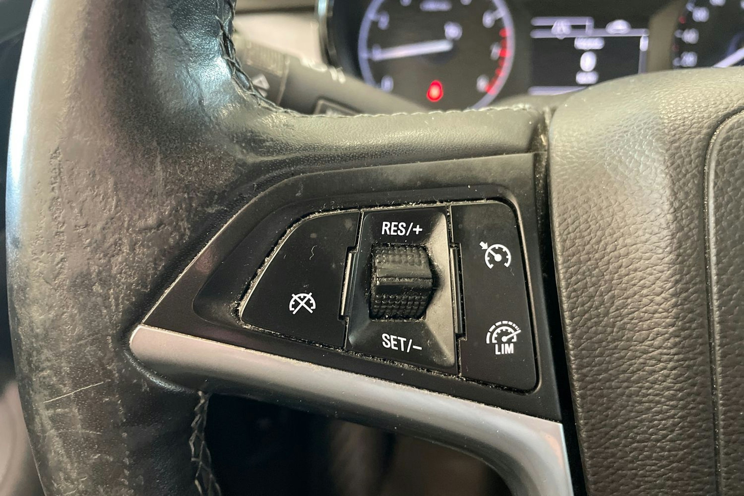 punainen Opel Mokka 2018 kuva 17.