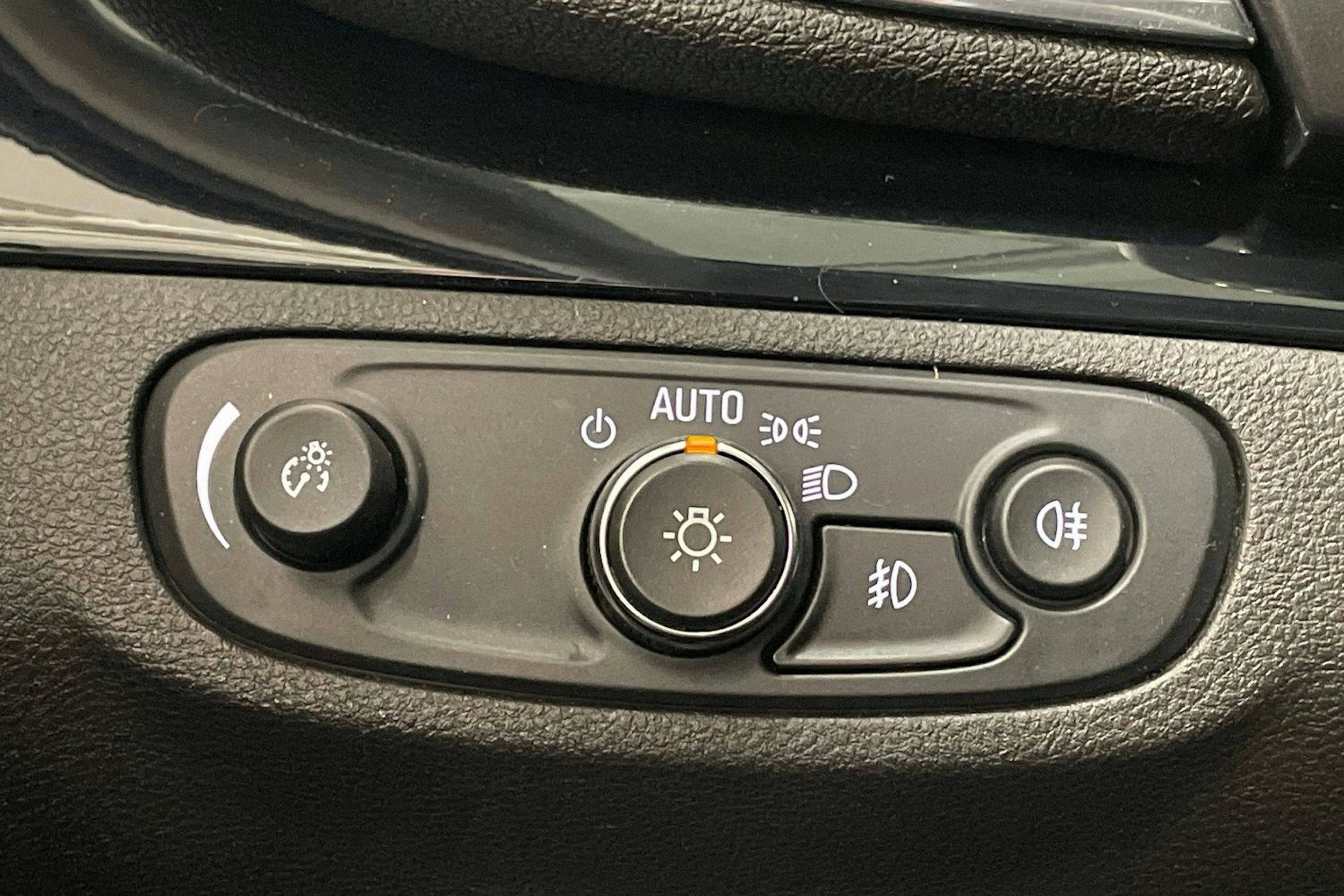 punainen Opel Mokka 2018 kuva 19.