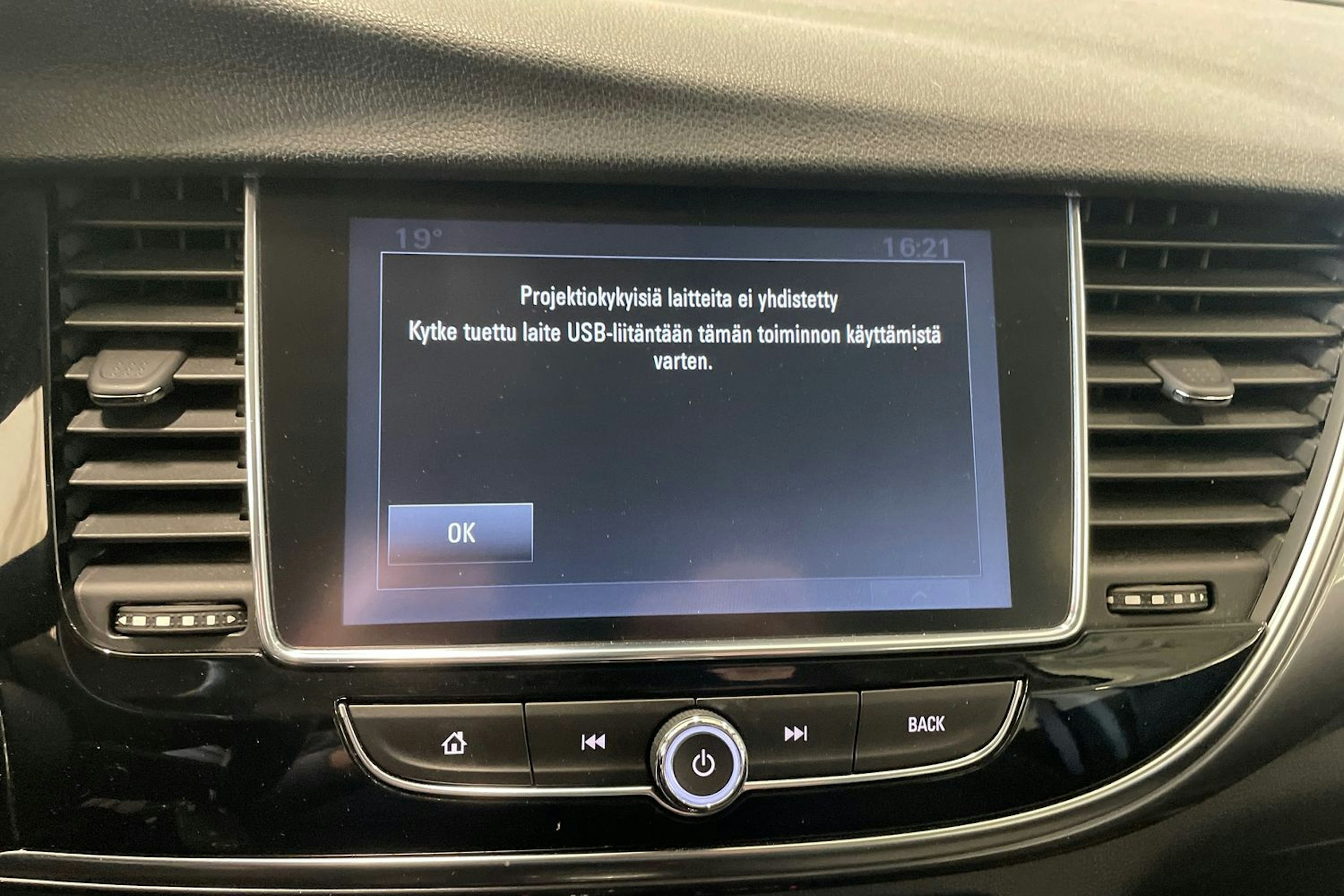 punainen Opel Mokka 2018 kuva 23.