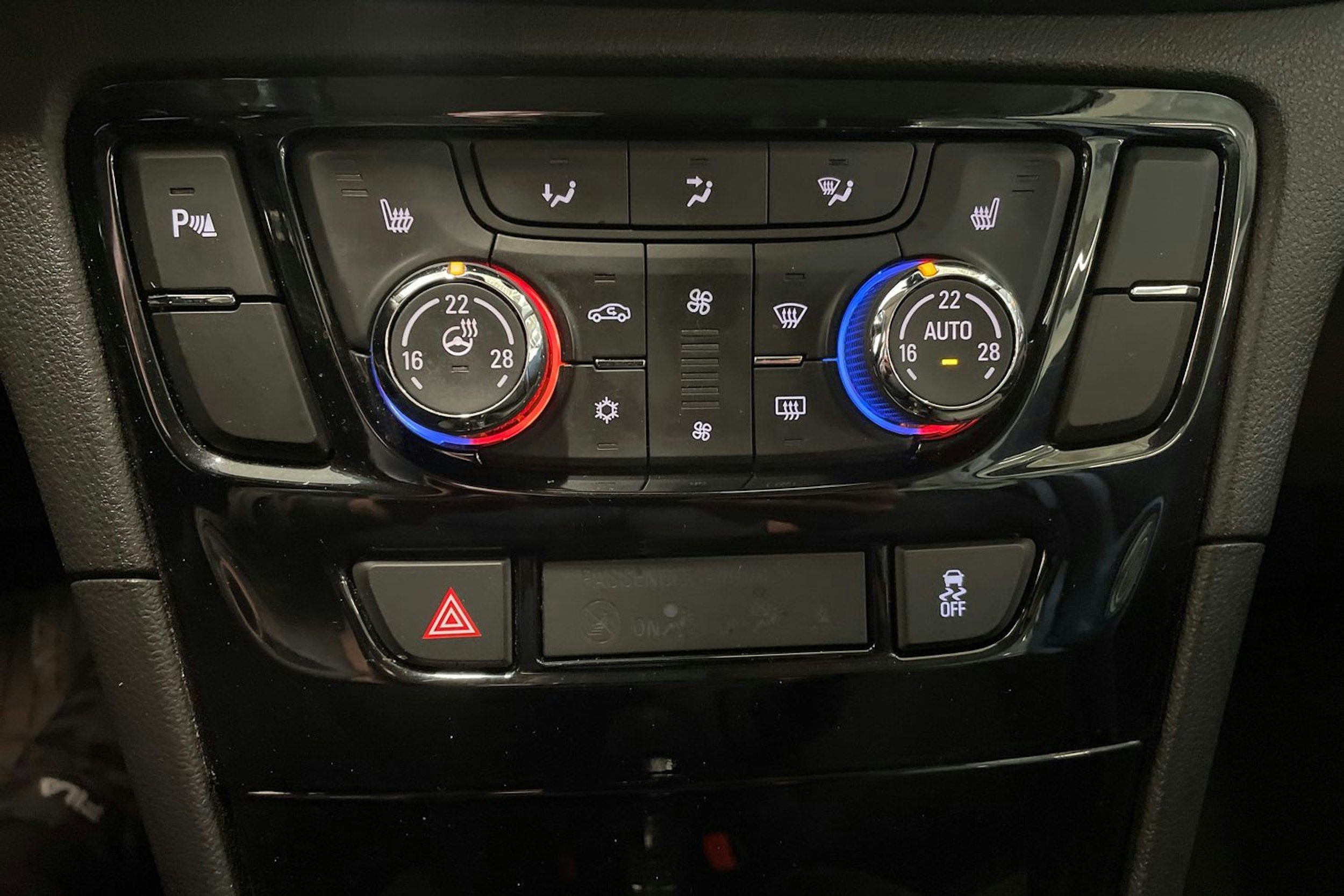punainen Opel Mokka 2018 kuva 25.