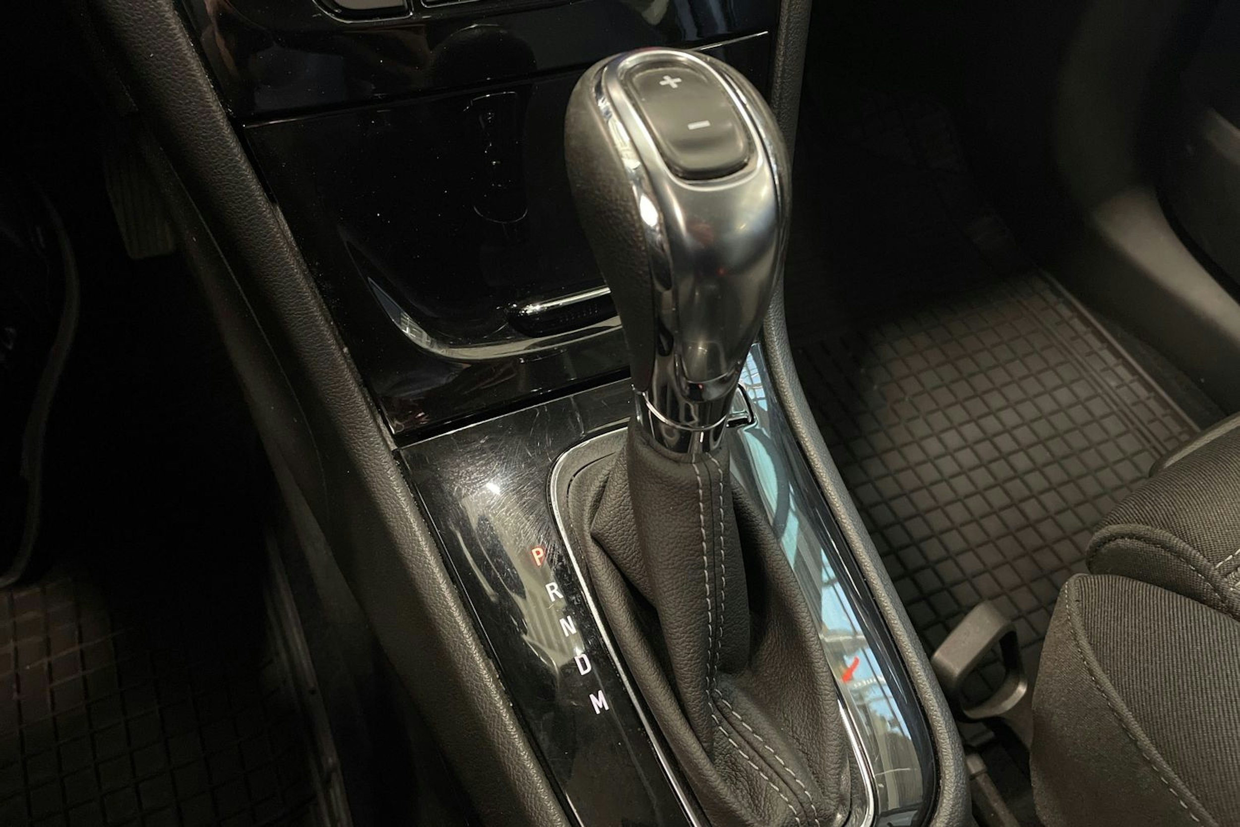 punainen Opel Mokka 2018 kuva 26.