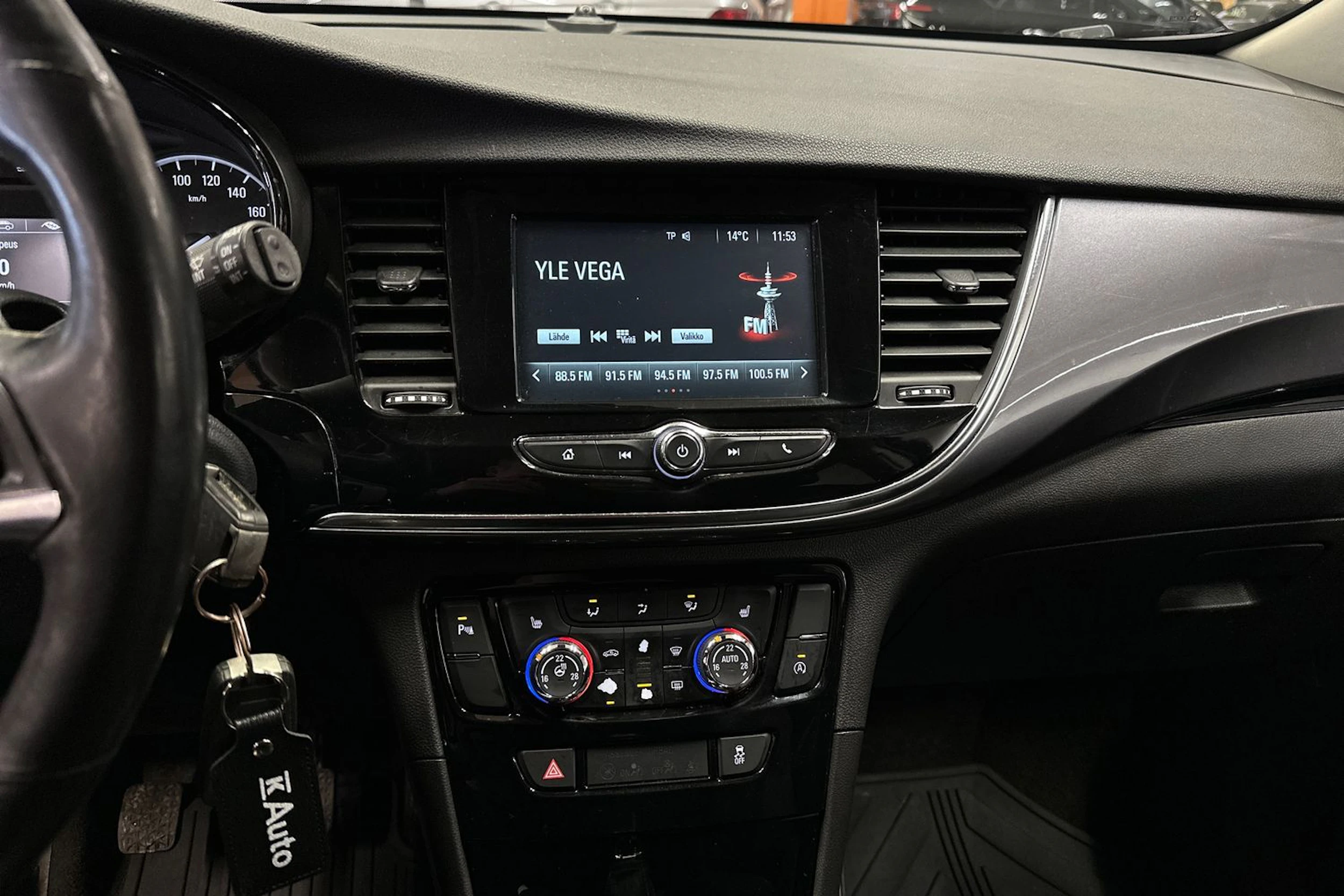 punainen Opel Mokka 2018 kuva 14.