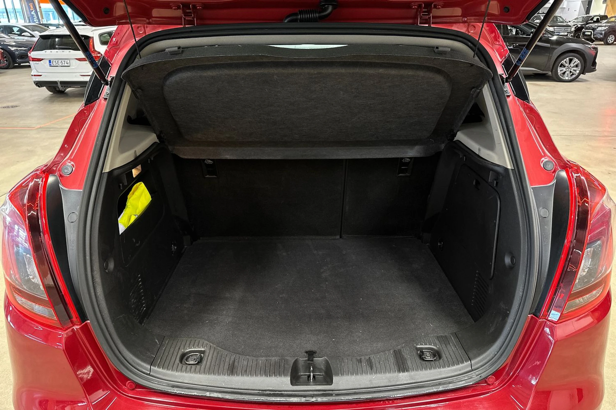 punainen Opel Mokka 2018 kuva 18.