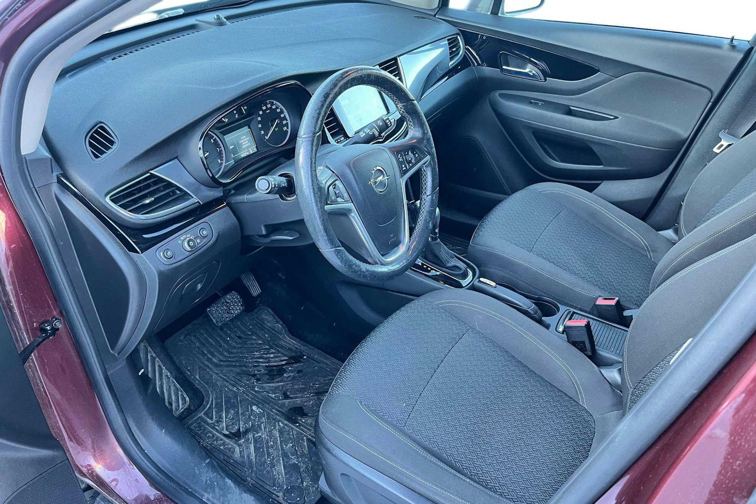 met. punainen Opel Mokka 2018 kuva 3.