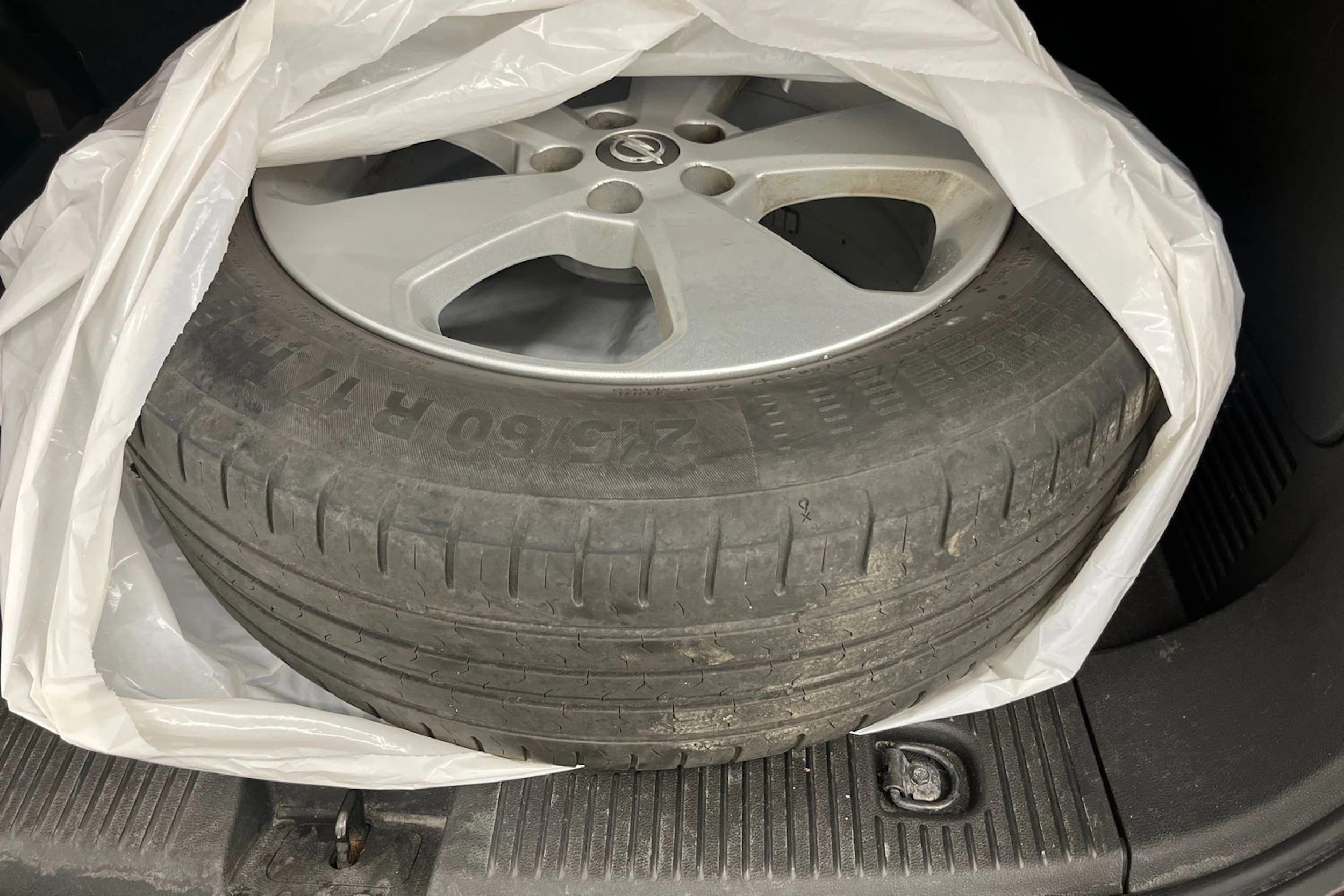 met. punainen Opel Mokka 2018 kuva 10.