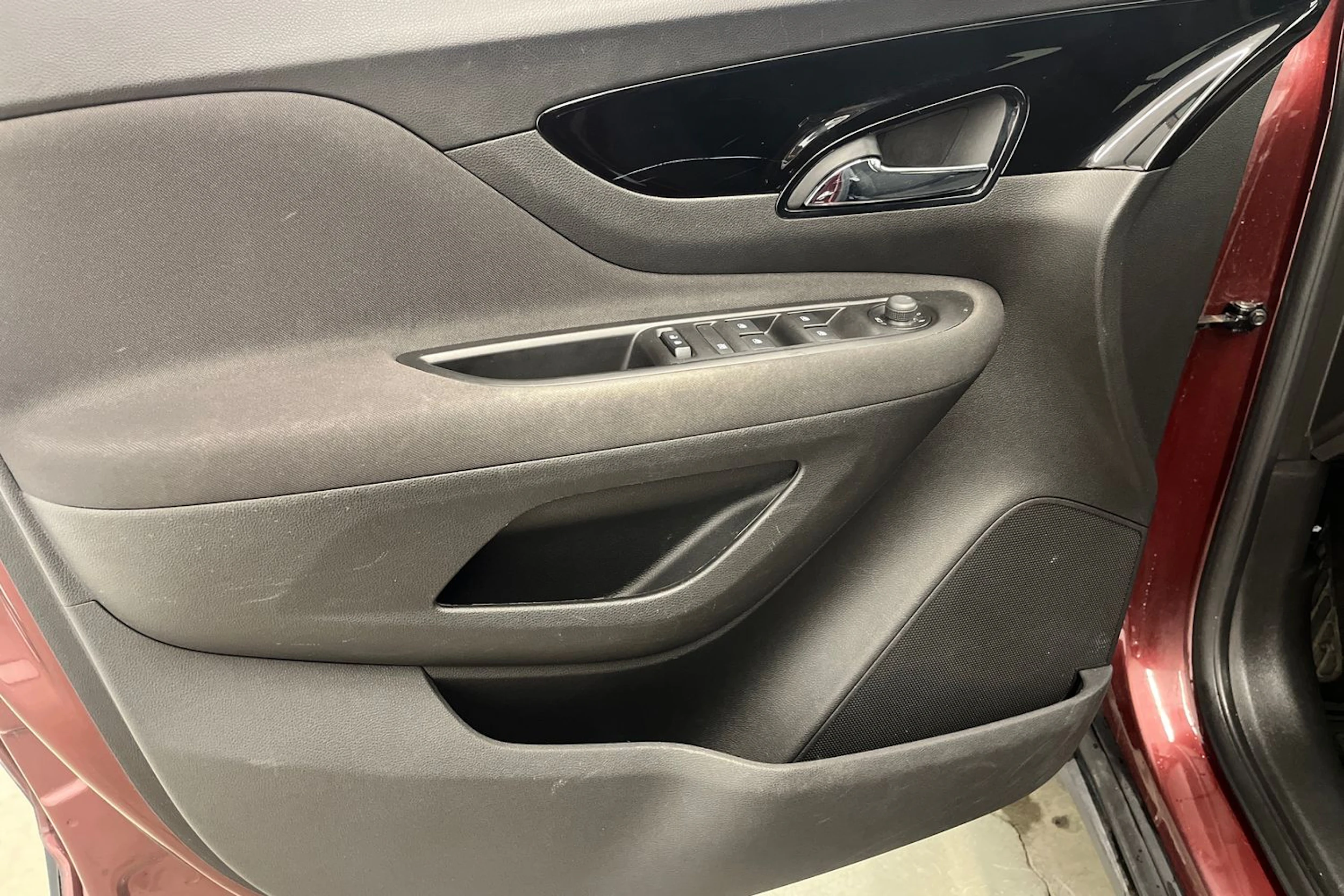 met. punainen Opel Mokka 2018 kuva 11.