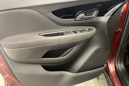 met. punainen Opel Mokka 2018 kuva 11.