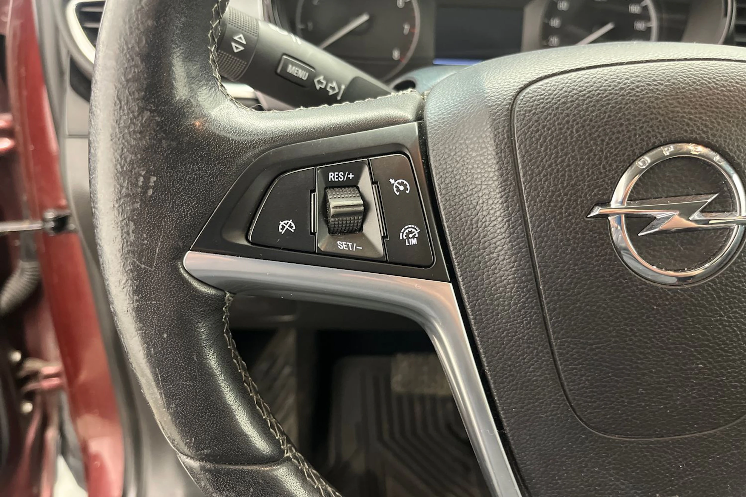 met. punainen Opel Mokka 2018 kuva 13.