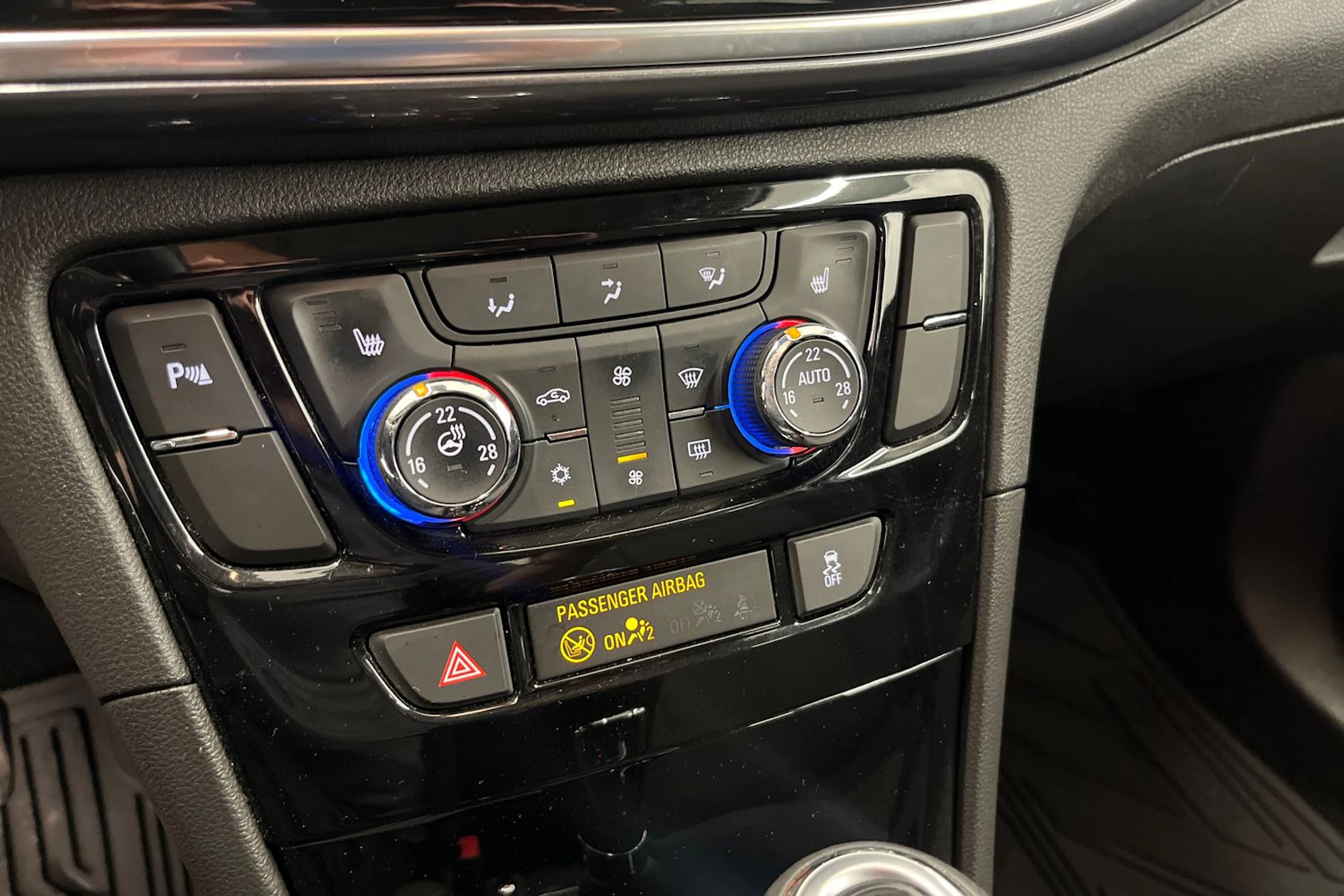 met. punainen Opel Mokka 2018 kuva 16.