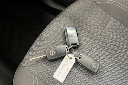 met. punainen Opel Mokka 2018 kuva 18.