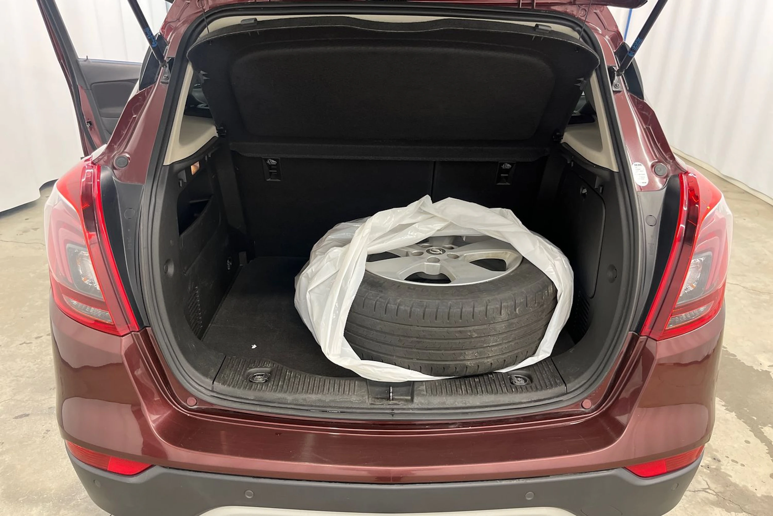 met. punainen Opel Mokka 2018 kuva 19.