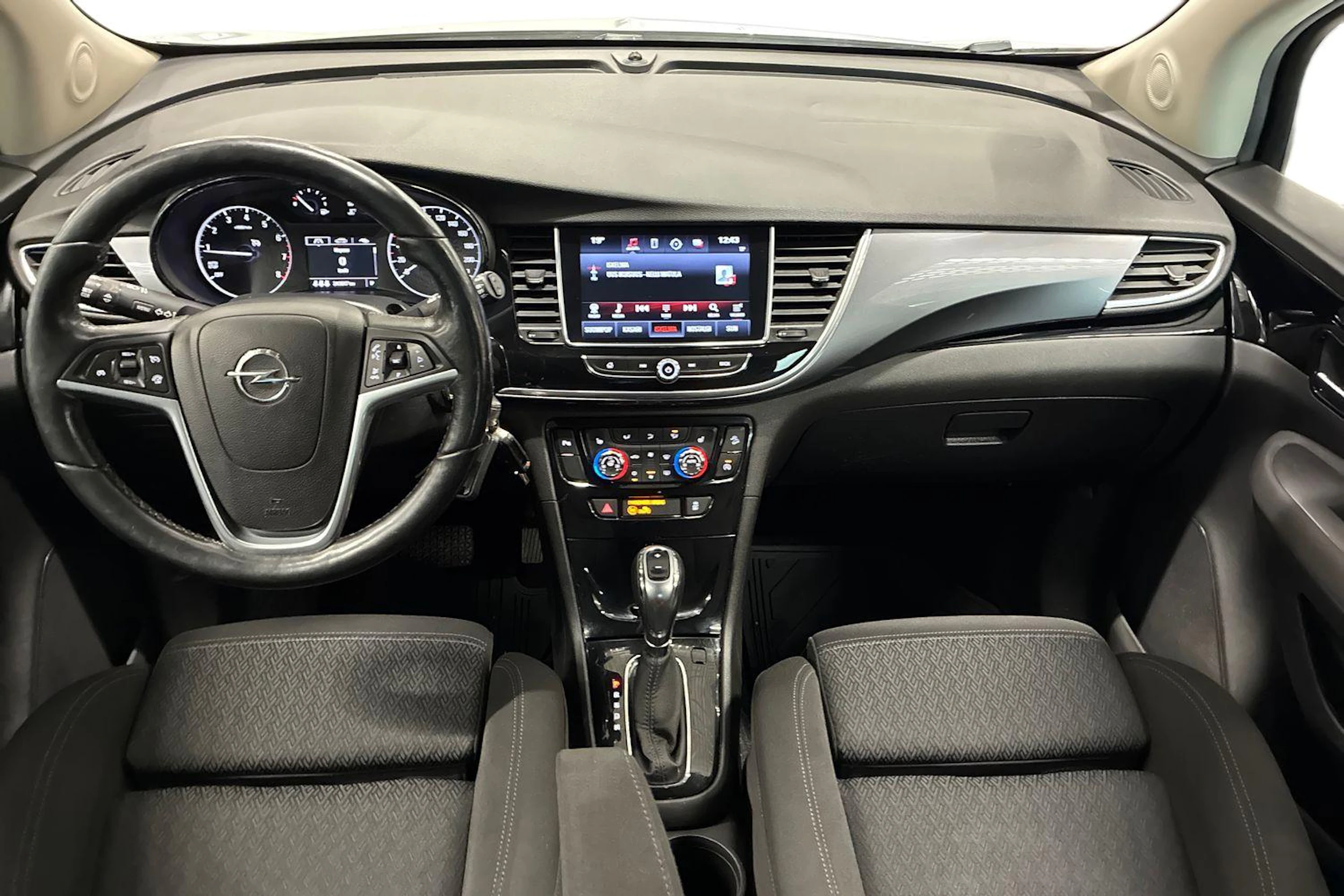 Valkoinen Opel Mokka 2018 kuva 7.