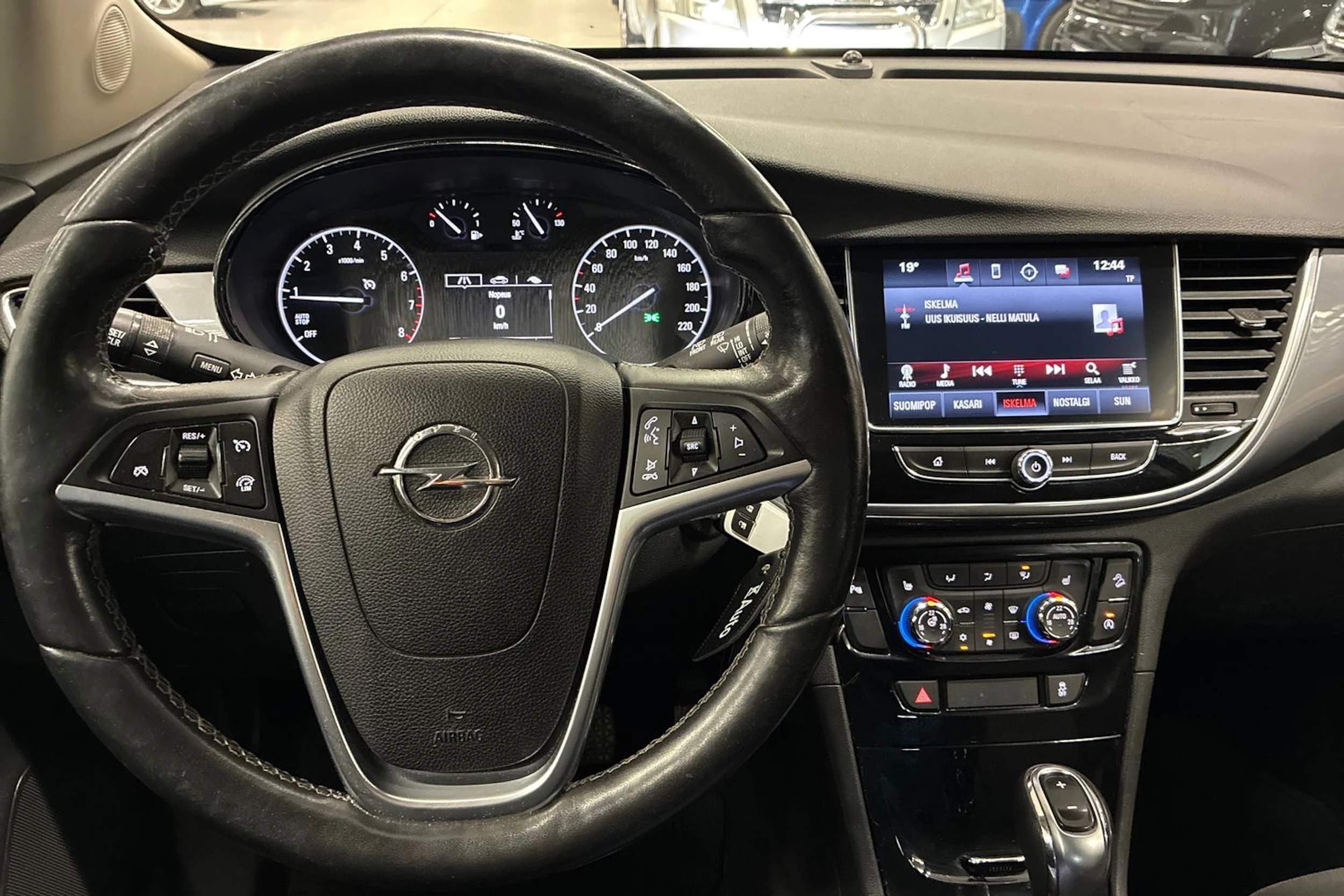 Valkoinen Opel Mokka 2018 kuva 11.