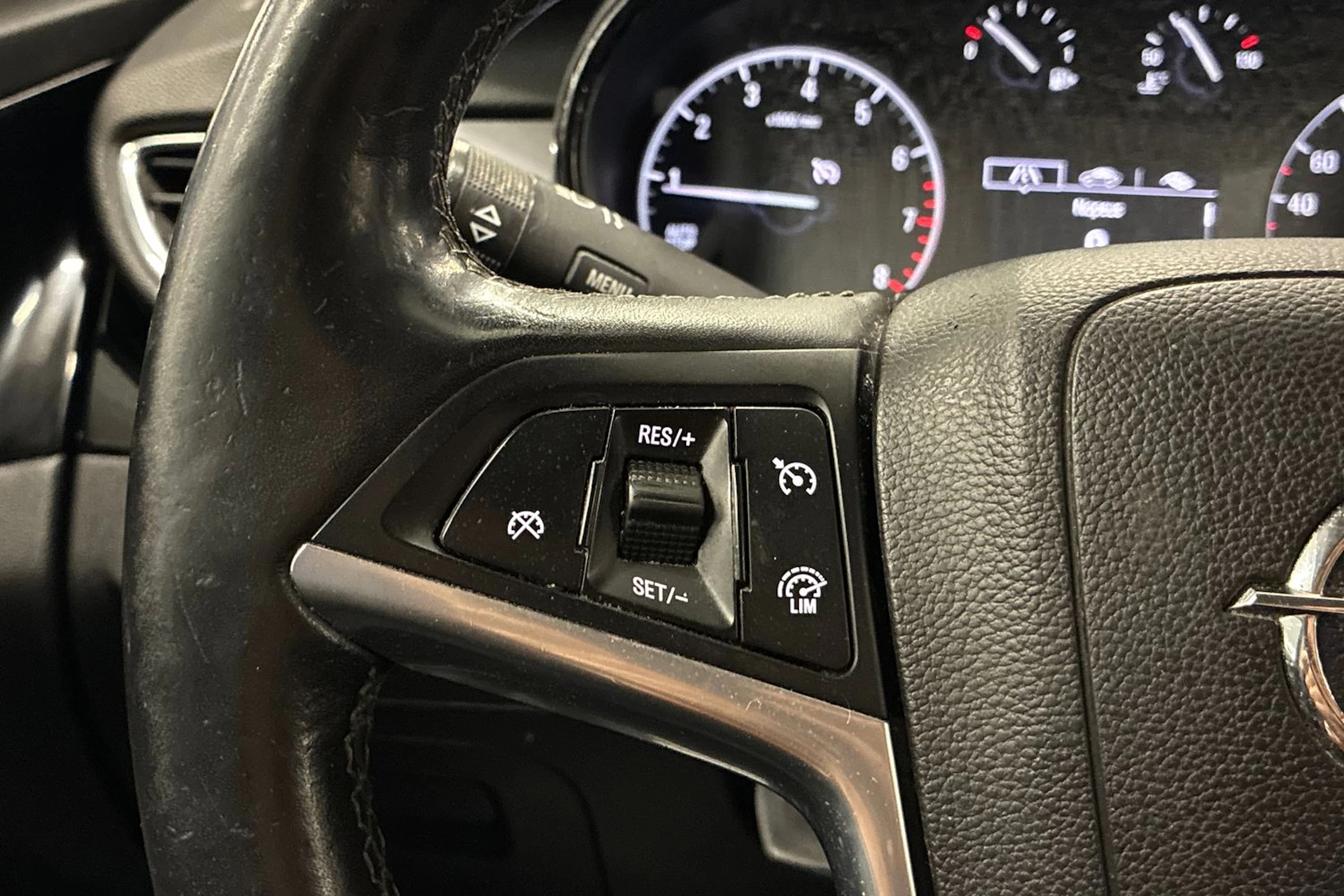 Valkoinen Opel Mokka 2018 kuva 13.