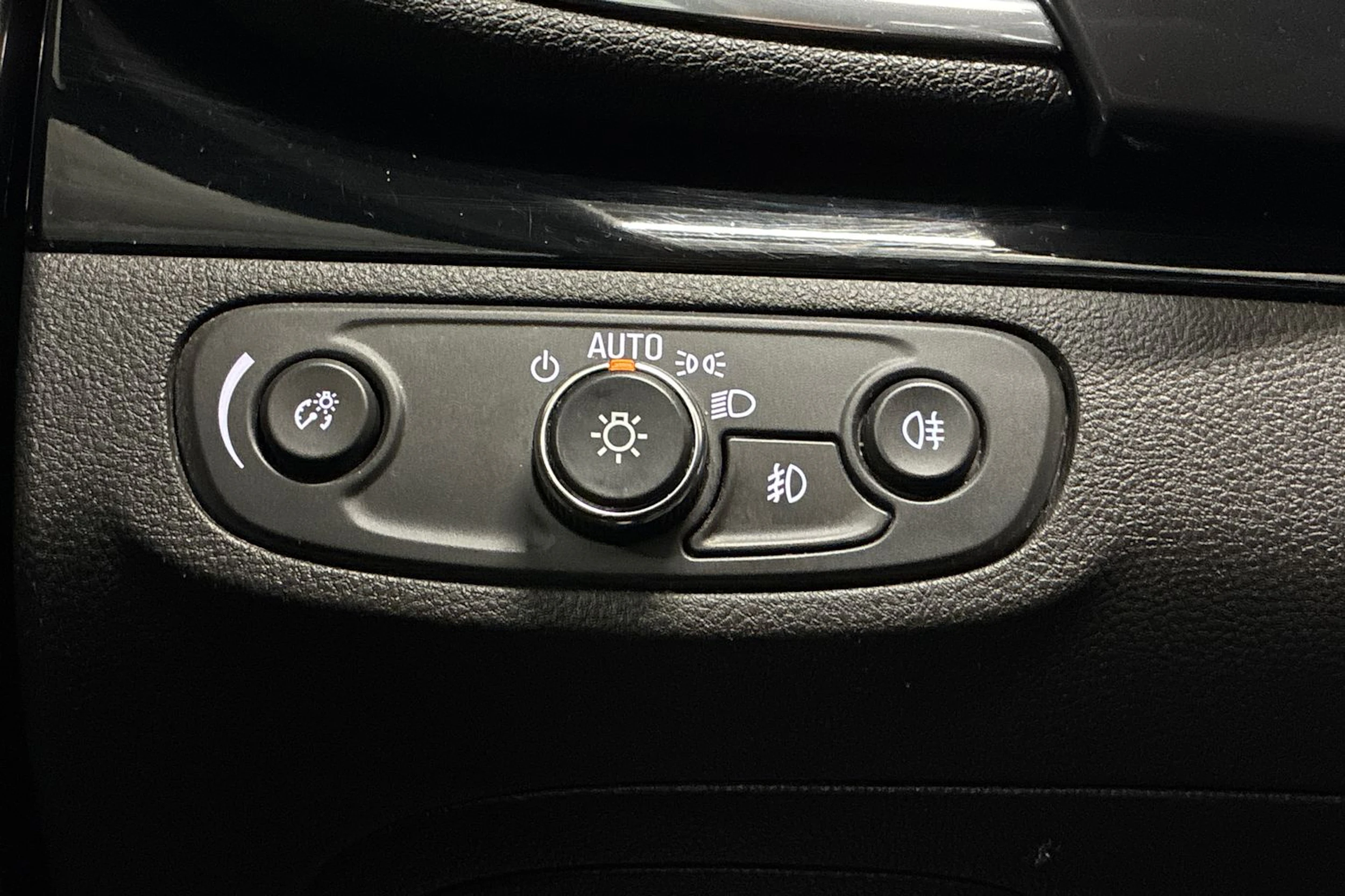 Valkoinen Opel Mokka 2018 kuva 16.