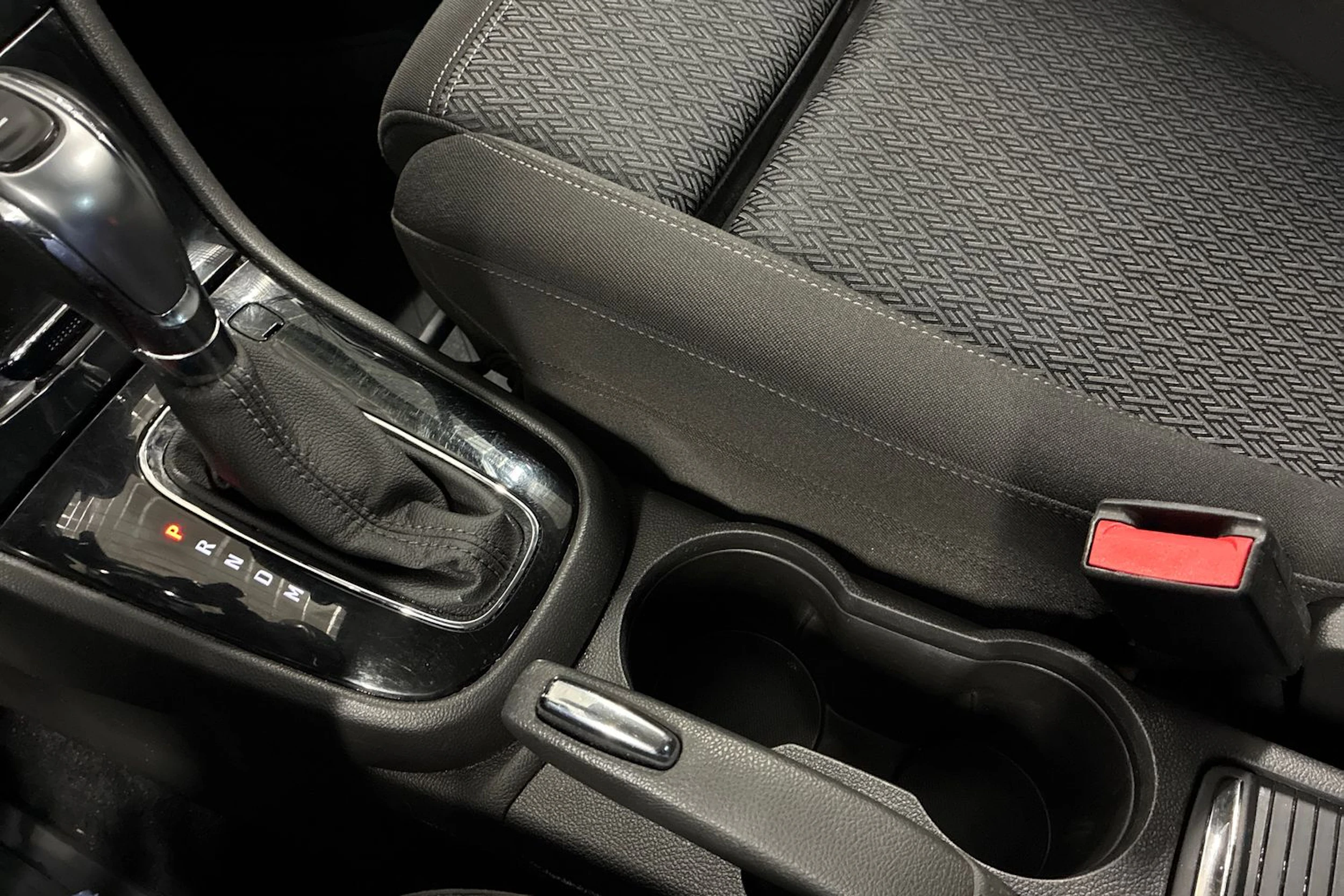 Valkoinen Opel Mokka 2018 kuva 18.