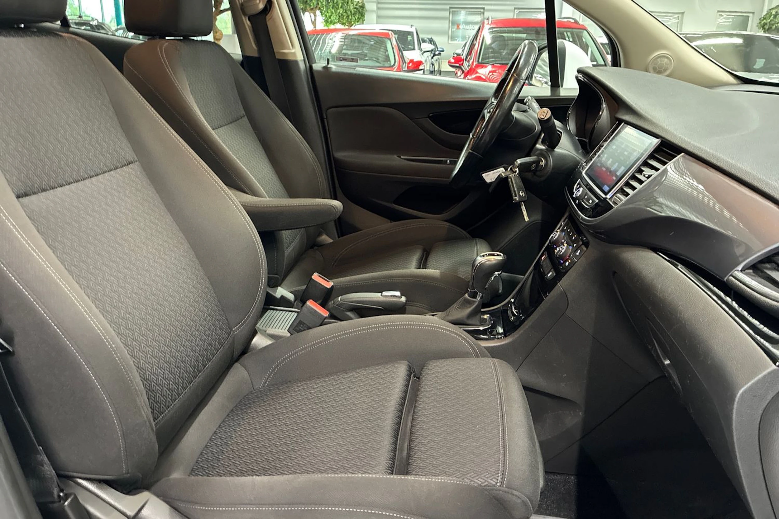 Valkoinen Opel Mokka 2018 kuva 26.