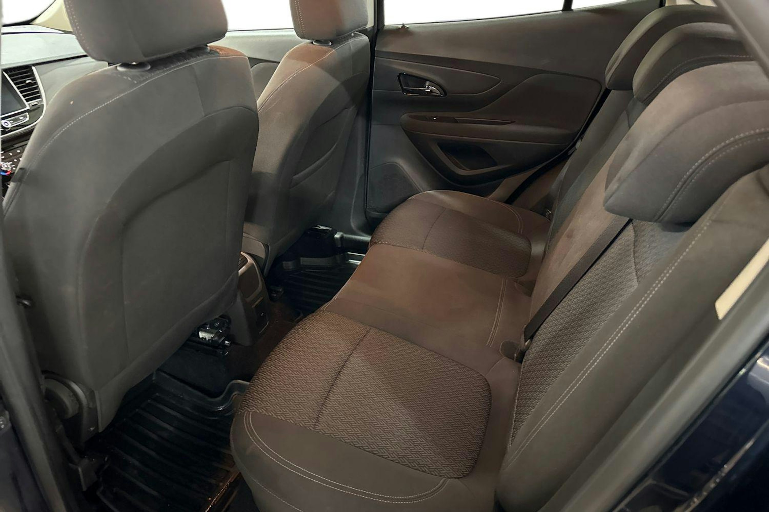 musta Opel Mokka 2019 kuva 10.
