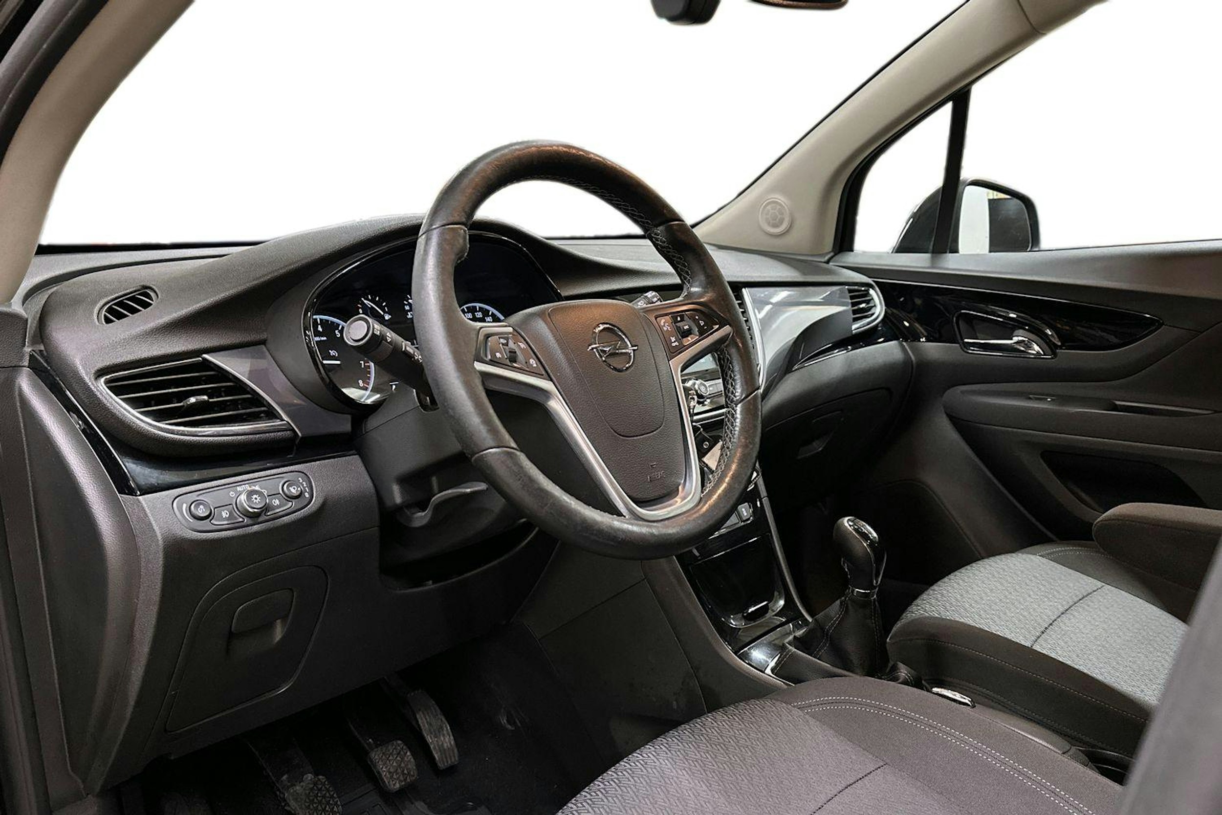 musta Opel Mokka 2019 kuva 7.