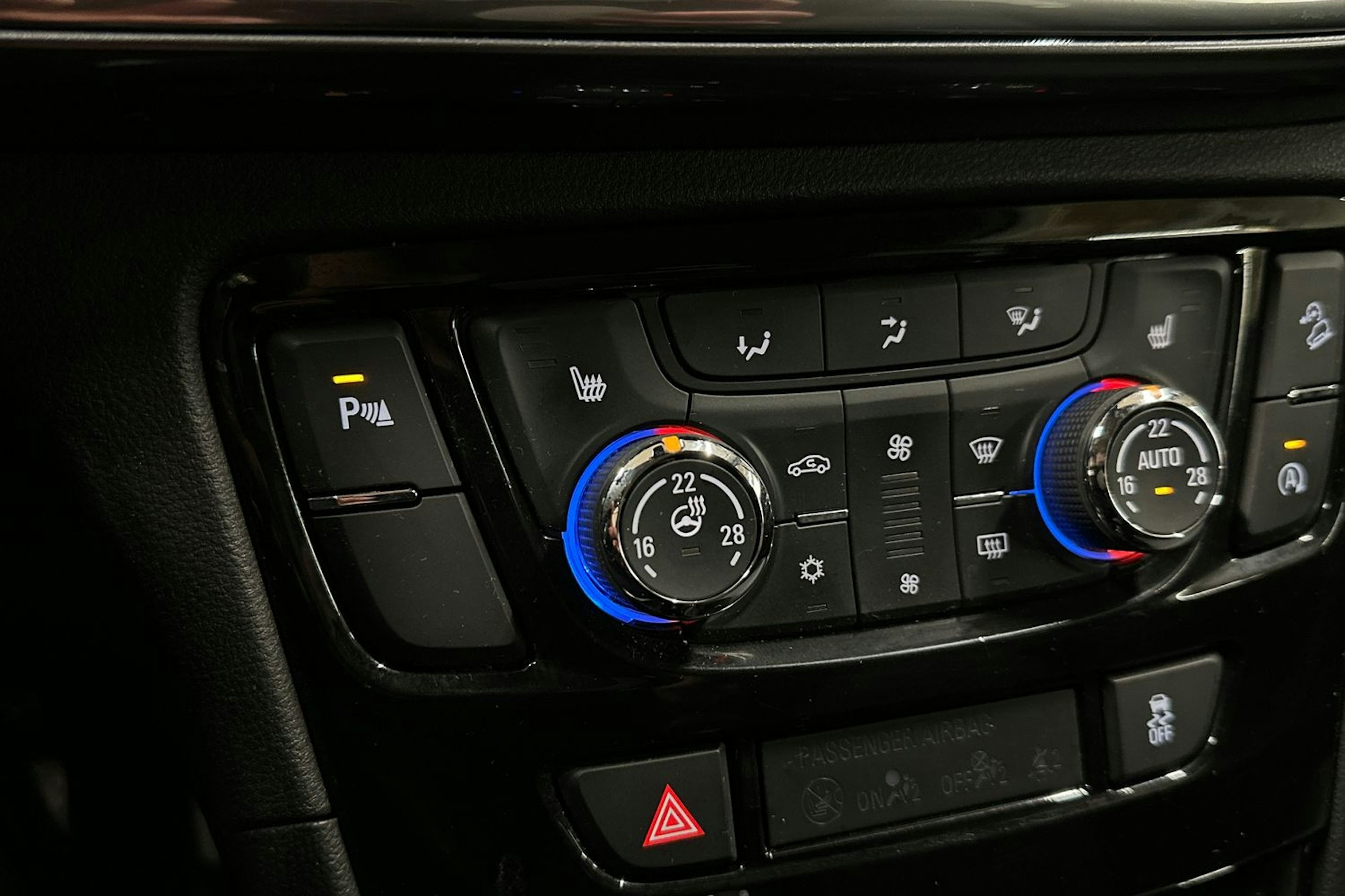 musta Opel Mokka 2019 kuva 18.