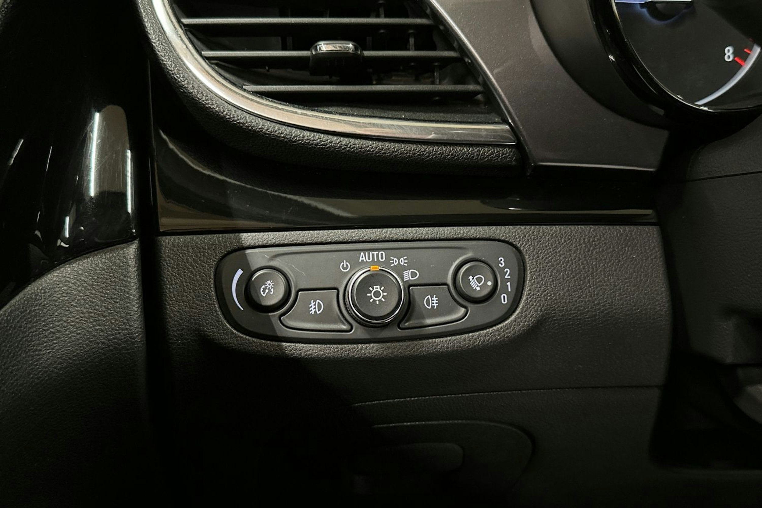 musta Opel Mokka 2019 kuva 20.