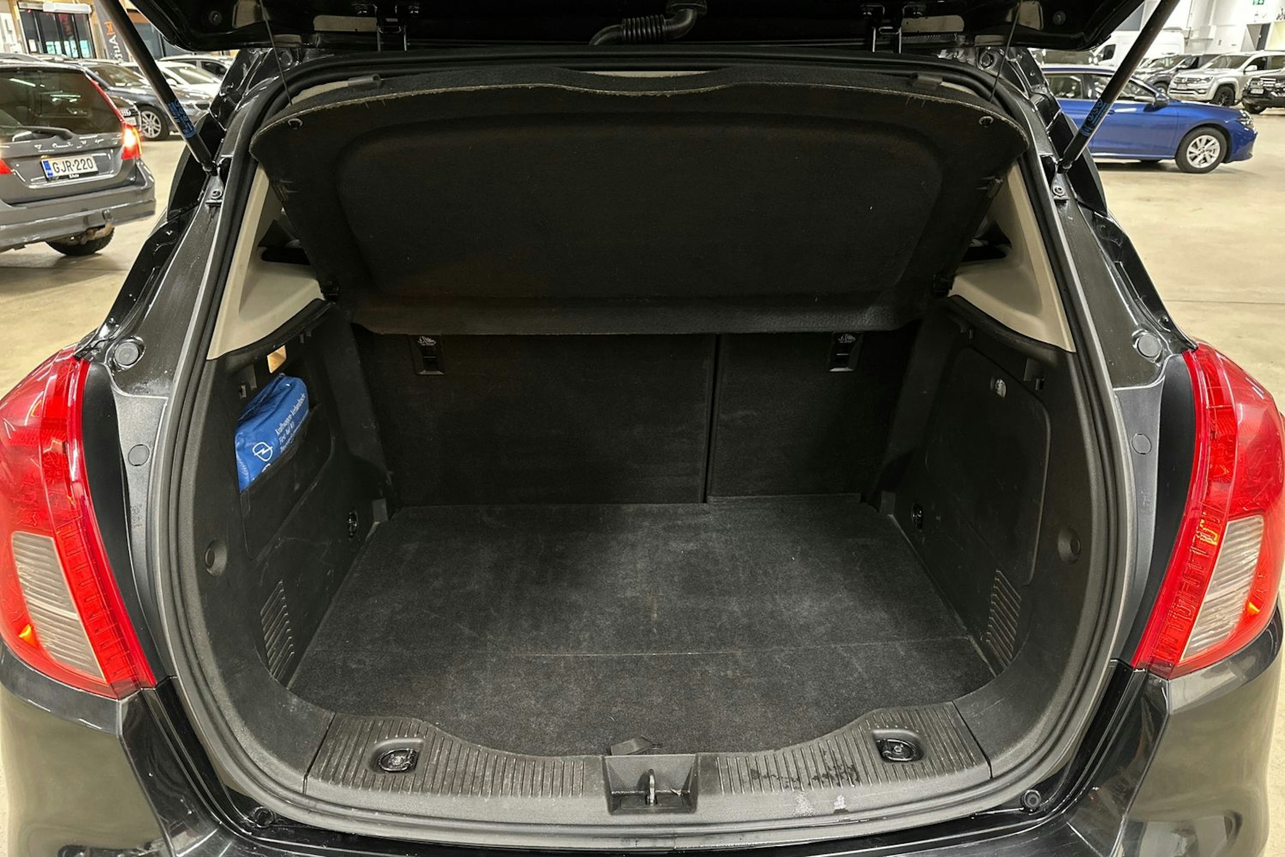 musta Opel Mokka 2019 kuva 21.