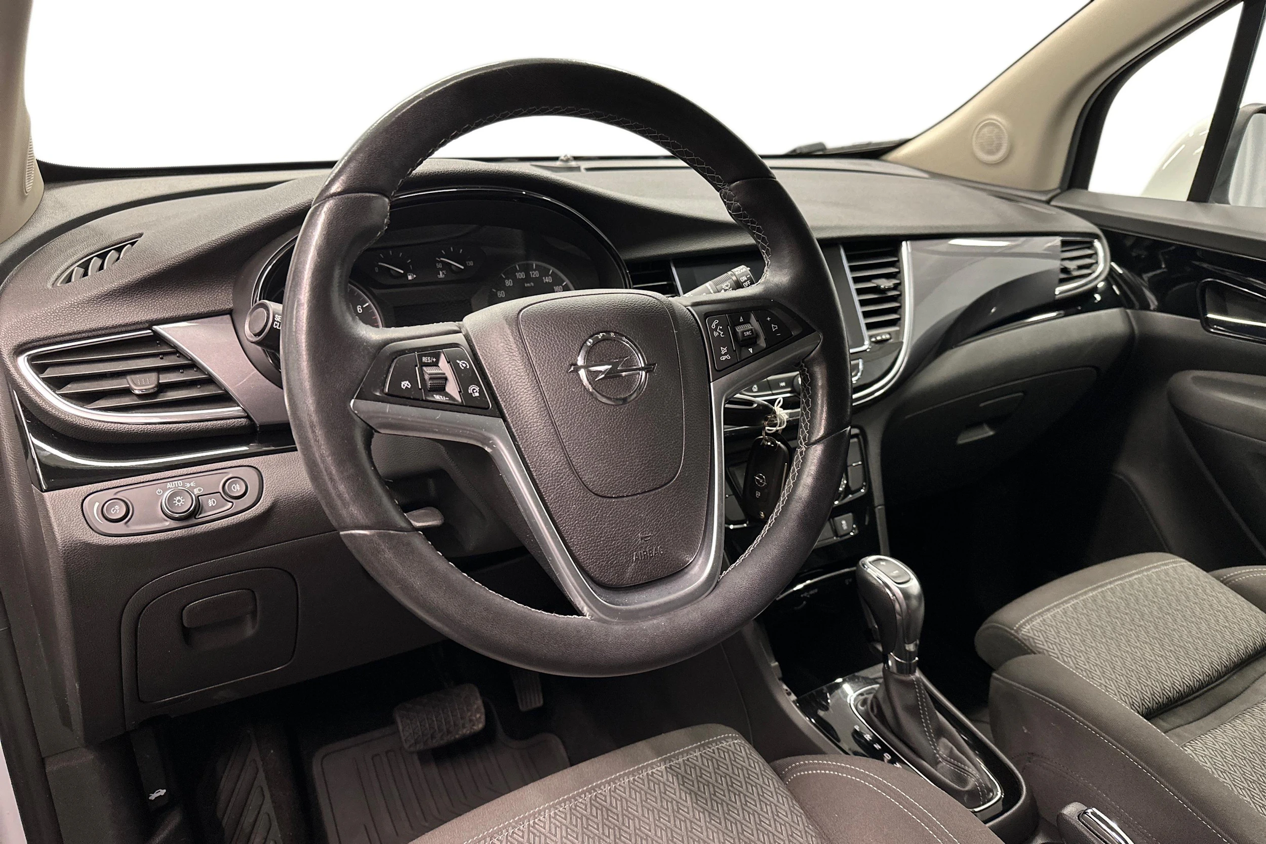 valkoinen Opel Mokka 2019 kuva 6.