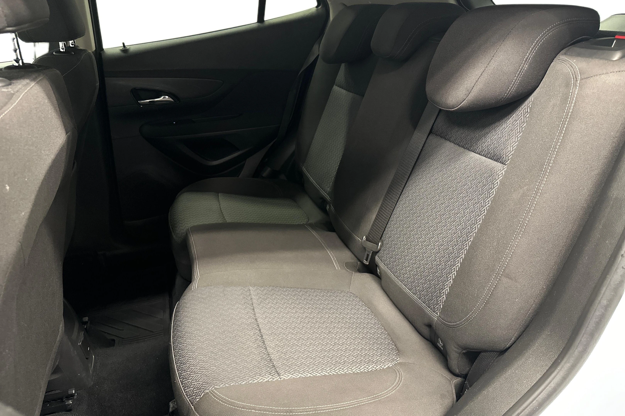 valkoinen Opel Mokka 2019 kuva 8.