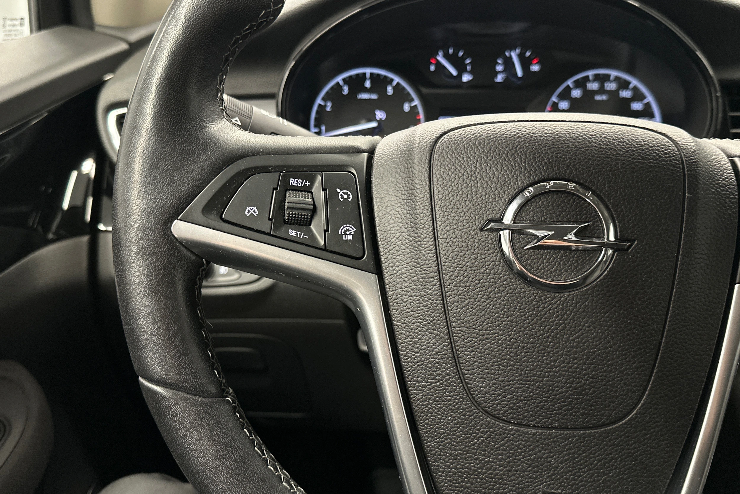 valkoinen Opel Mokka 2019 kuva 11.