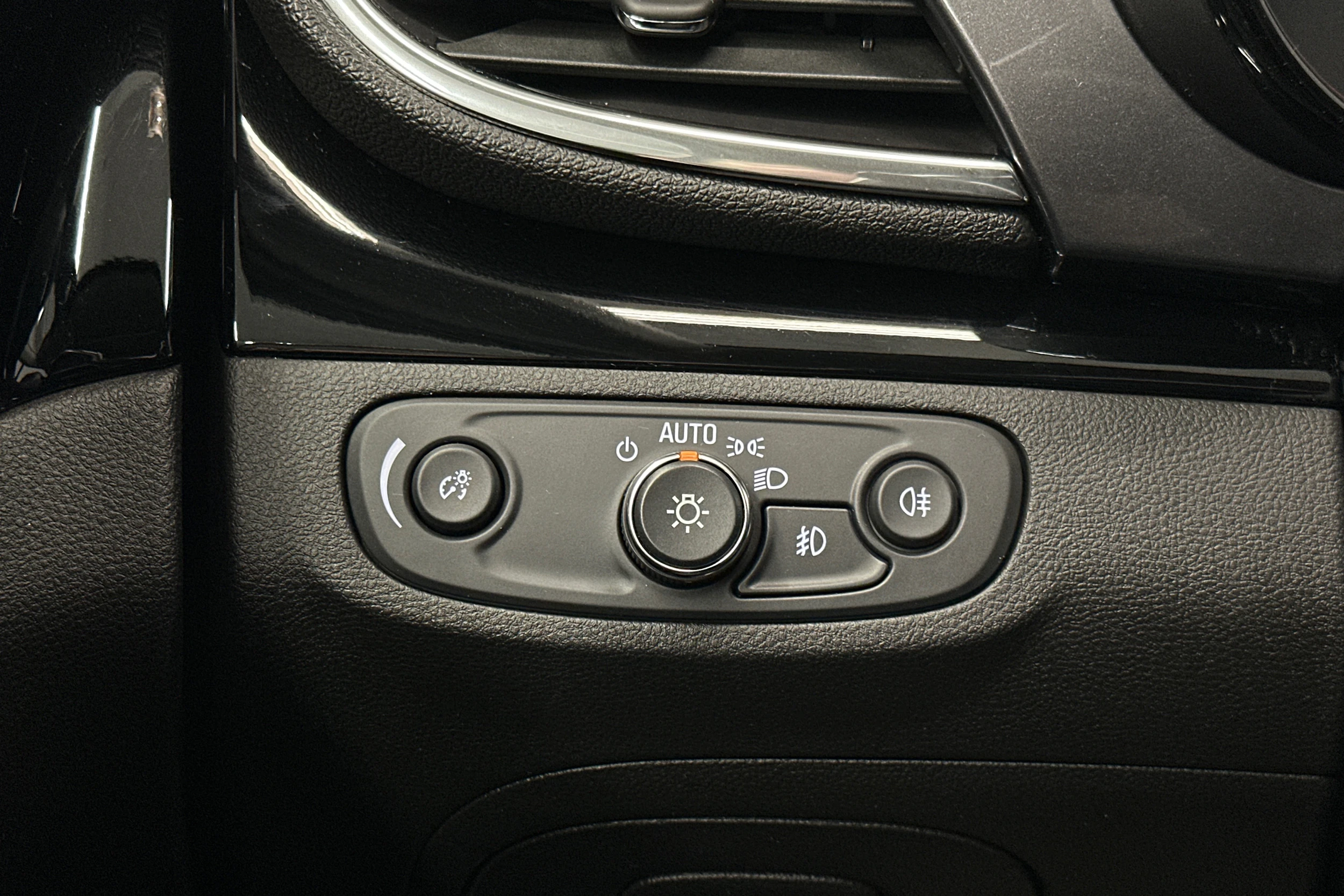 valkoinen Opel Mokka 2019 kuva 14.