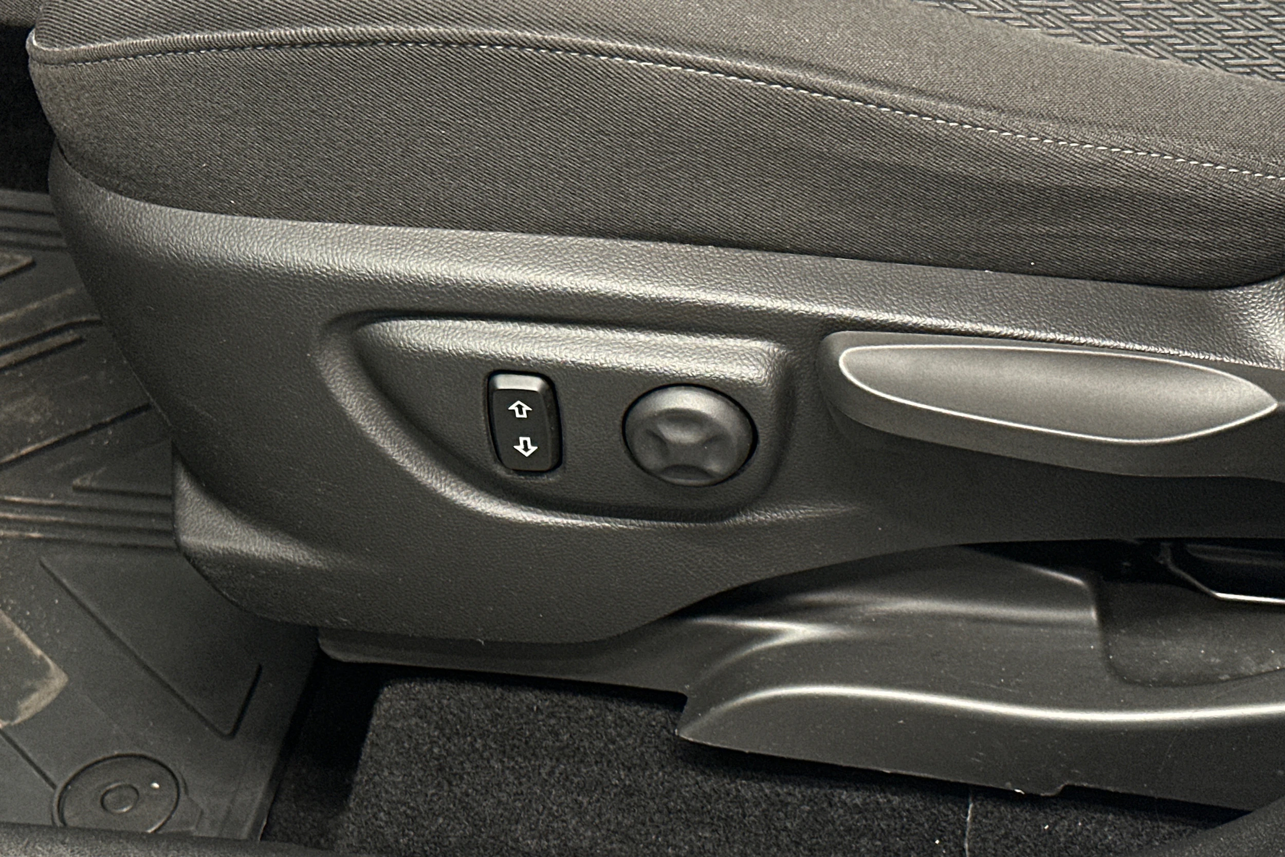 valkoinen Opel Mokka 2019 kuva 26.