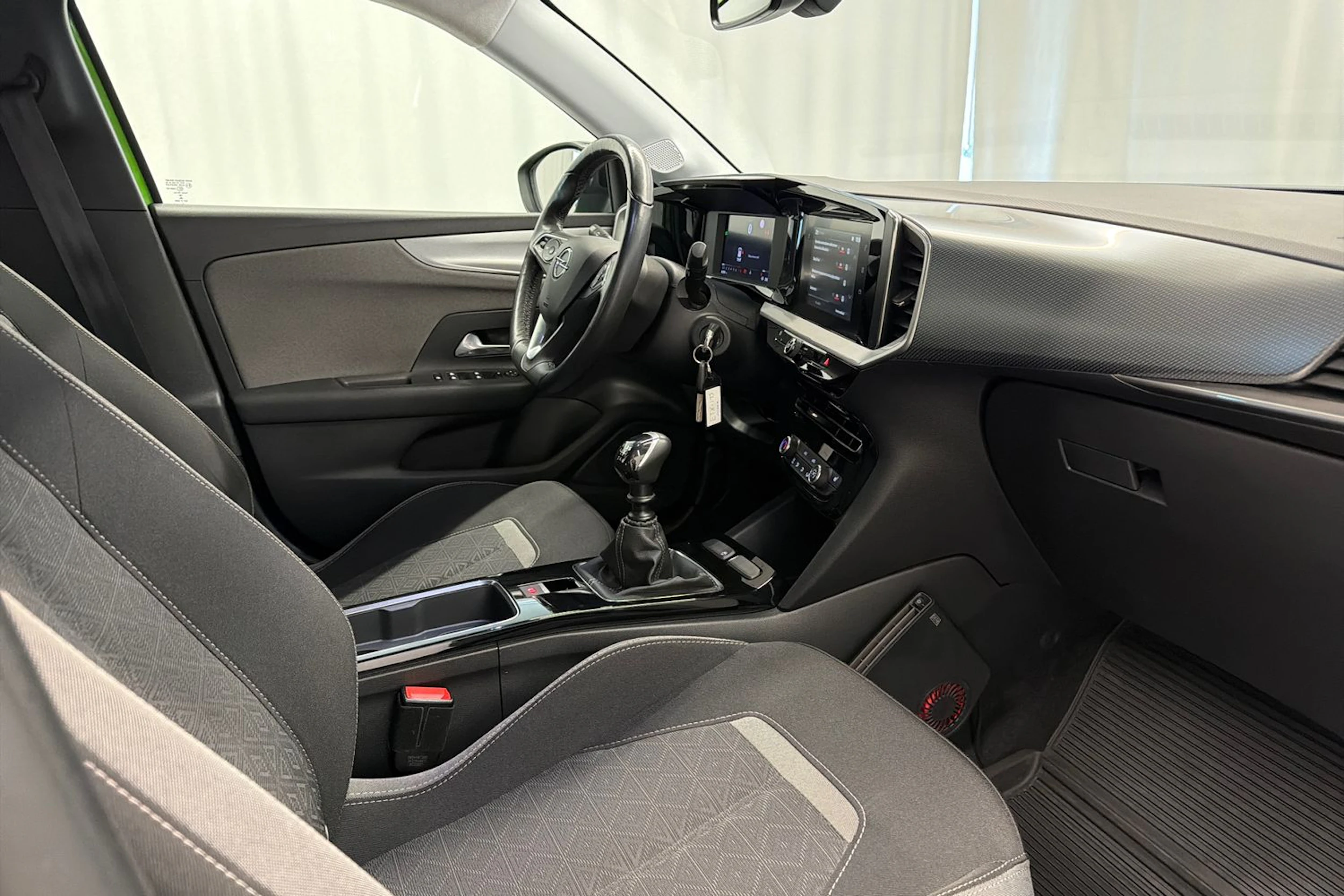 vihreä Opel Mokka 2021 kuva 11.
