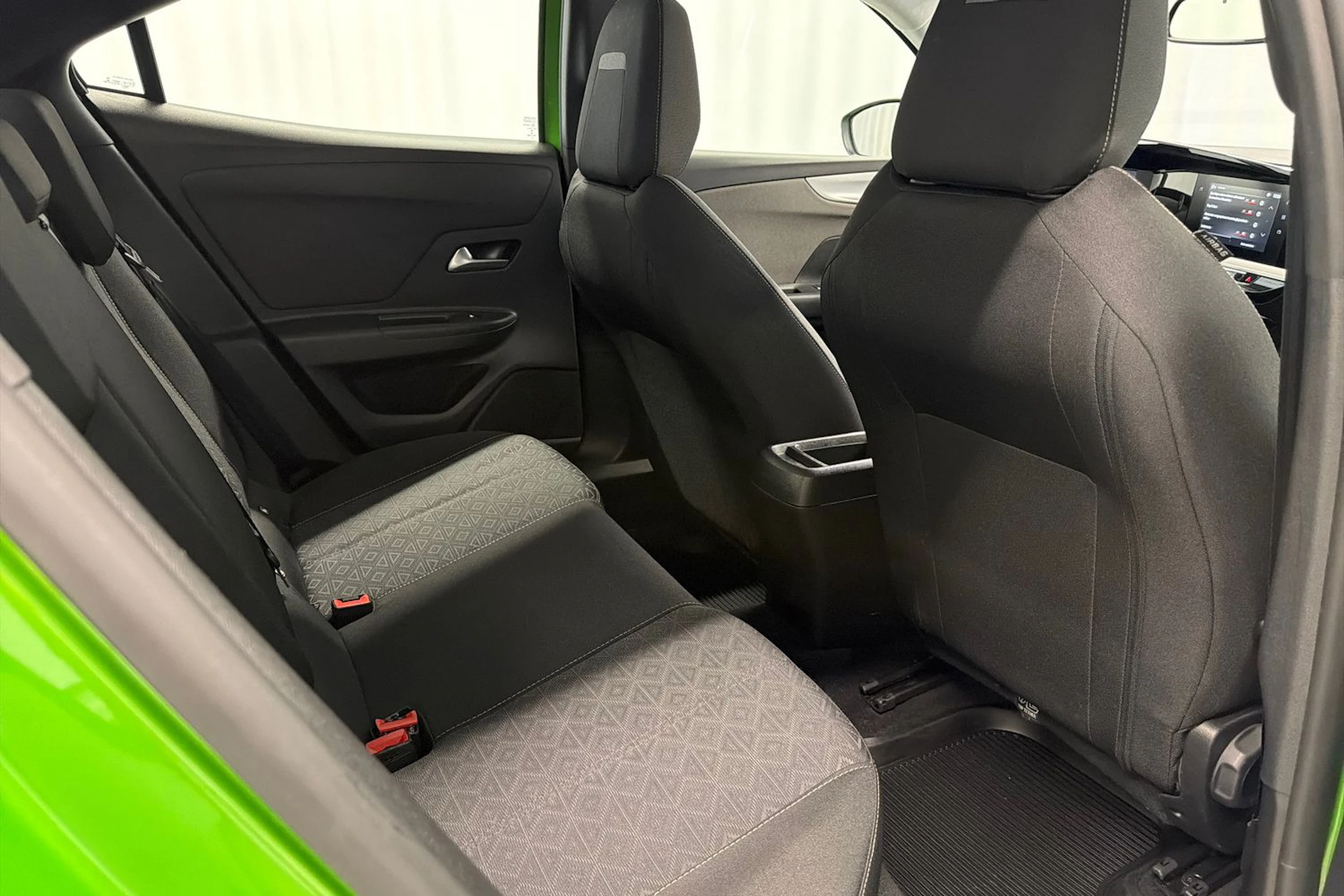 vihreä Opel Mokka 2021 kuva 12.