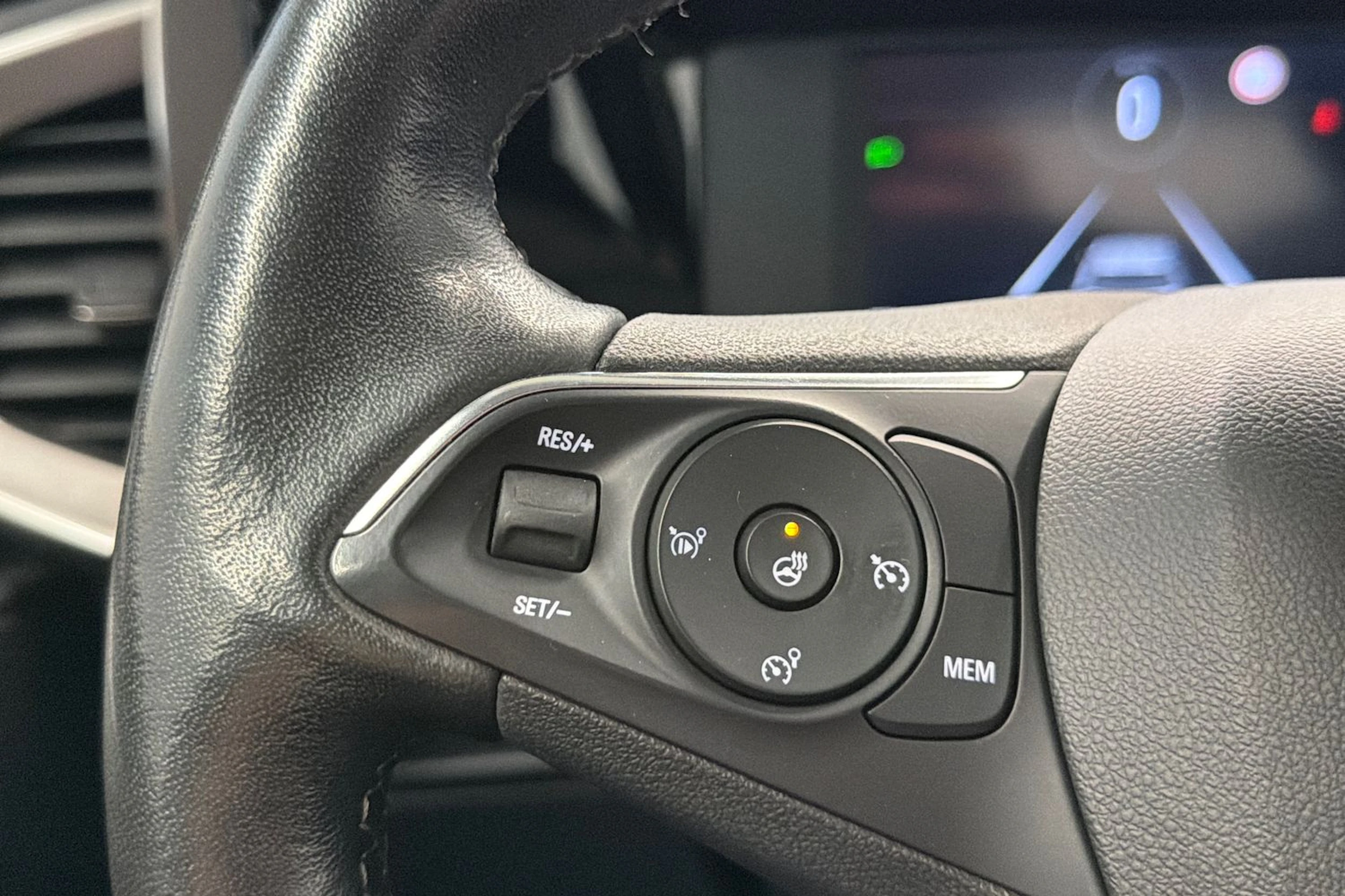vihreä Opel Mokka 2021 kuva 14.