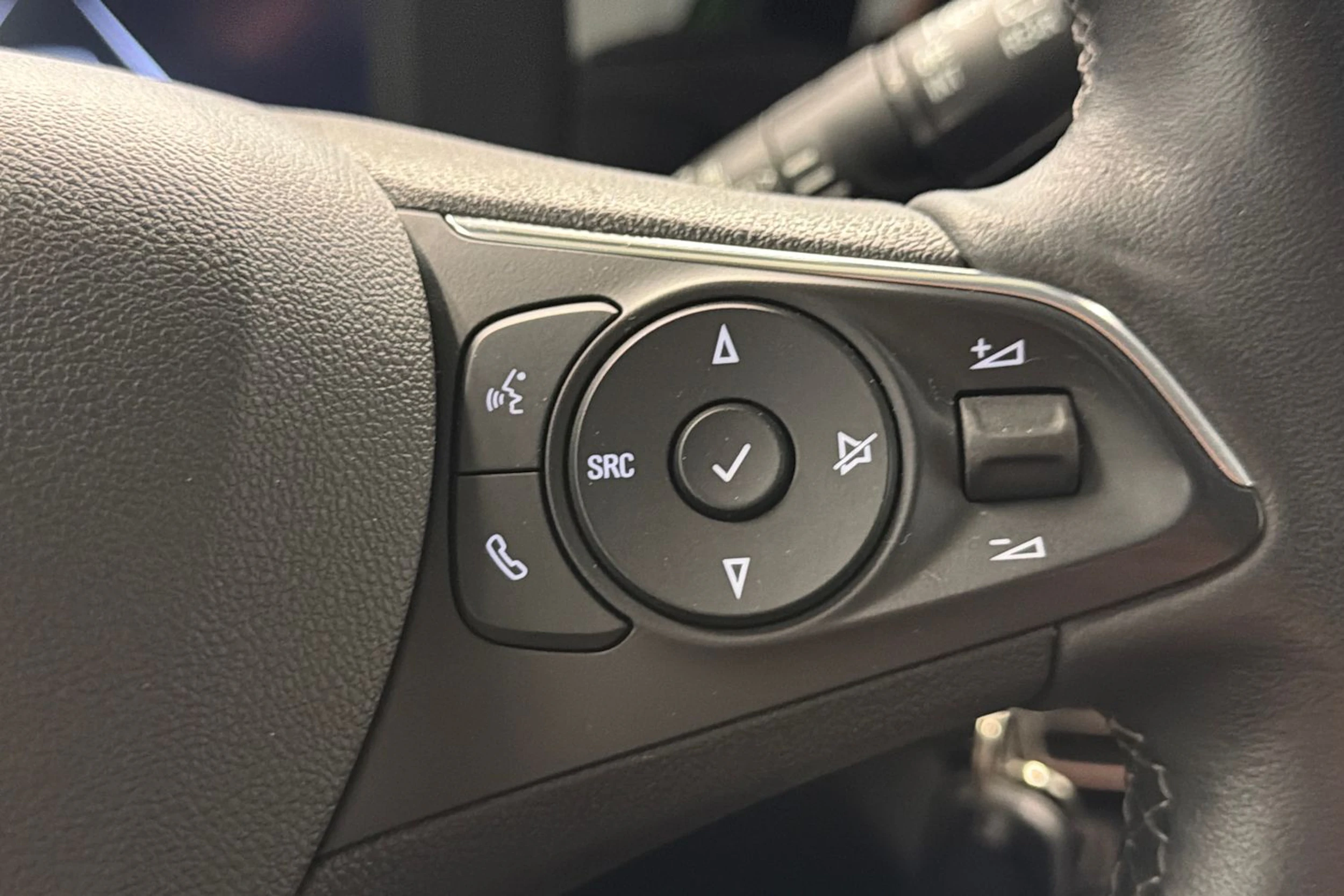 vihreä Opel Mokka 2021 kuva 15.