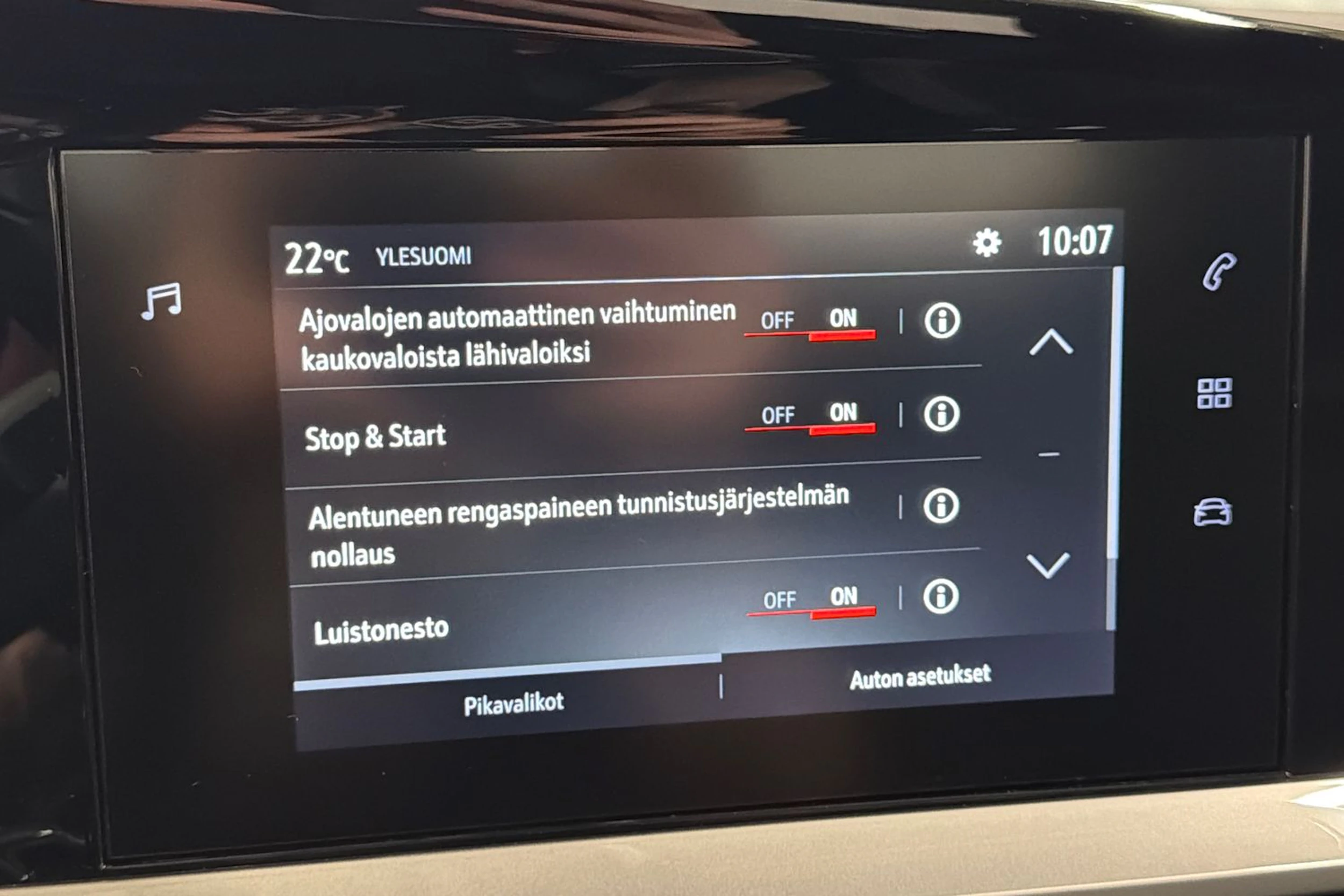 vihreä Opel Mokka 2021 kuva 17.