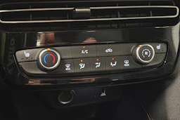 vihreä Opel Mokka 2021 kuva 19.