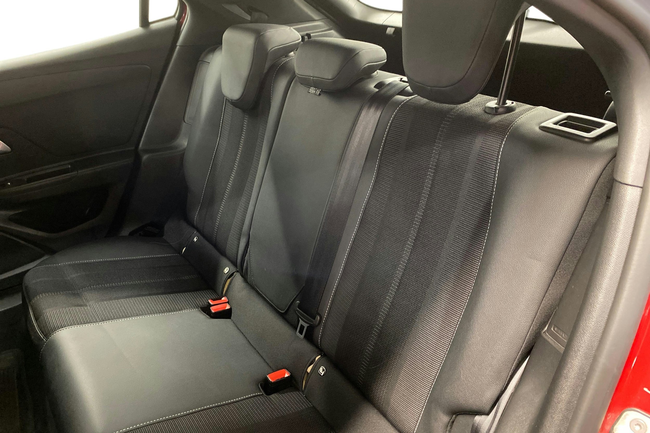 Punainen Opel Mokka 2021 kuva 10.