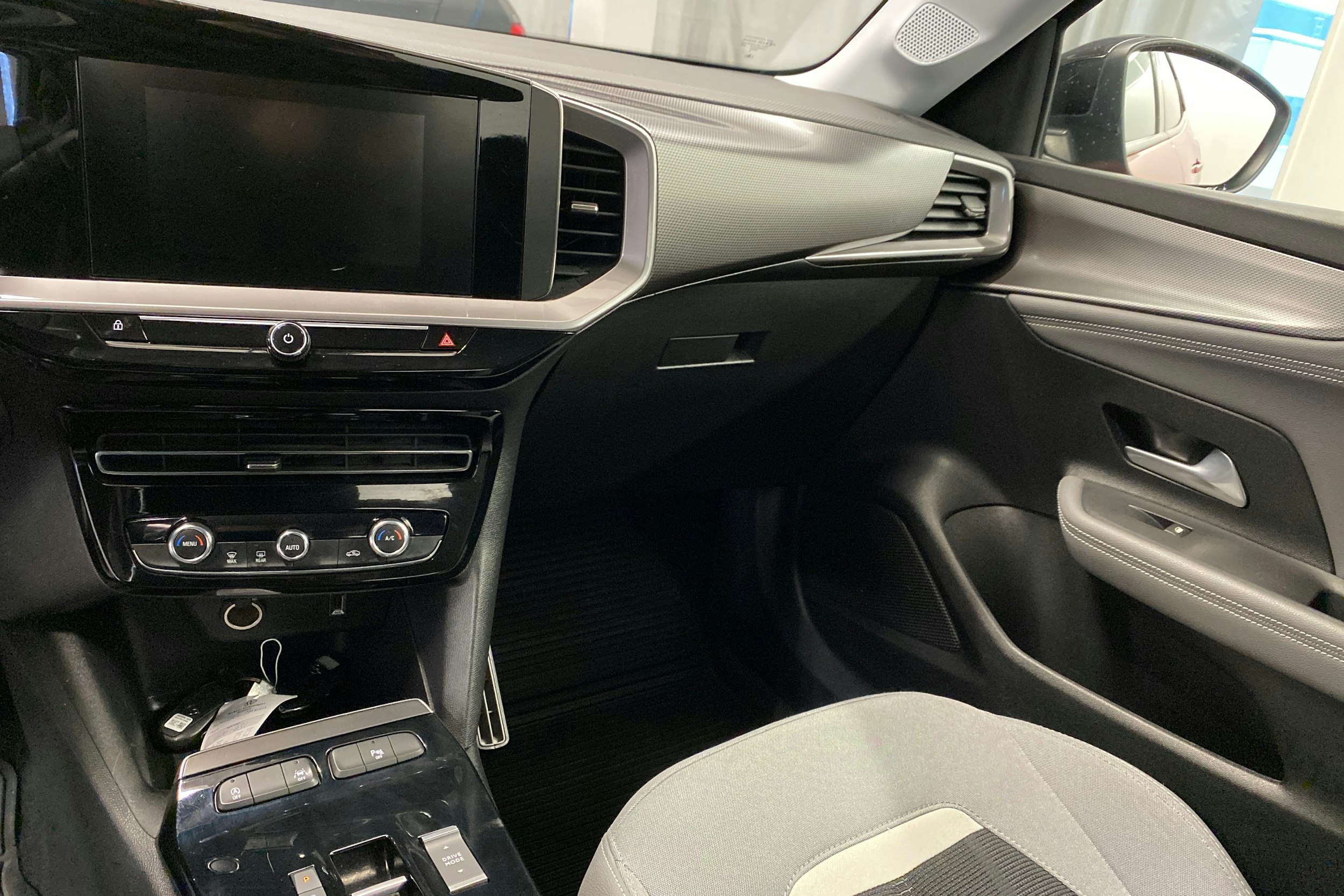 Punainen Opel Mokka 2021 kuva 15.