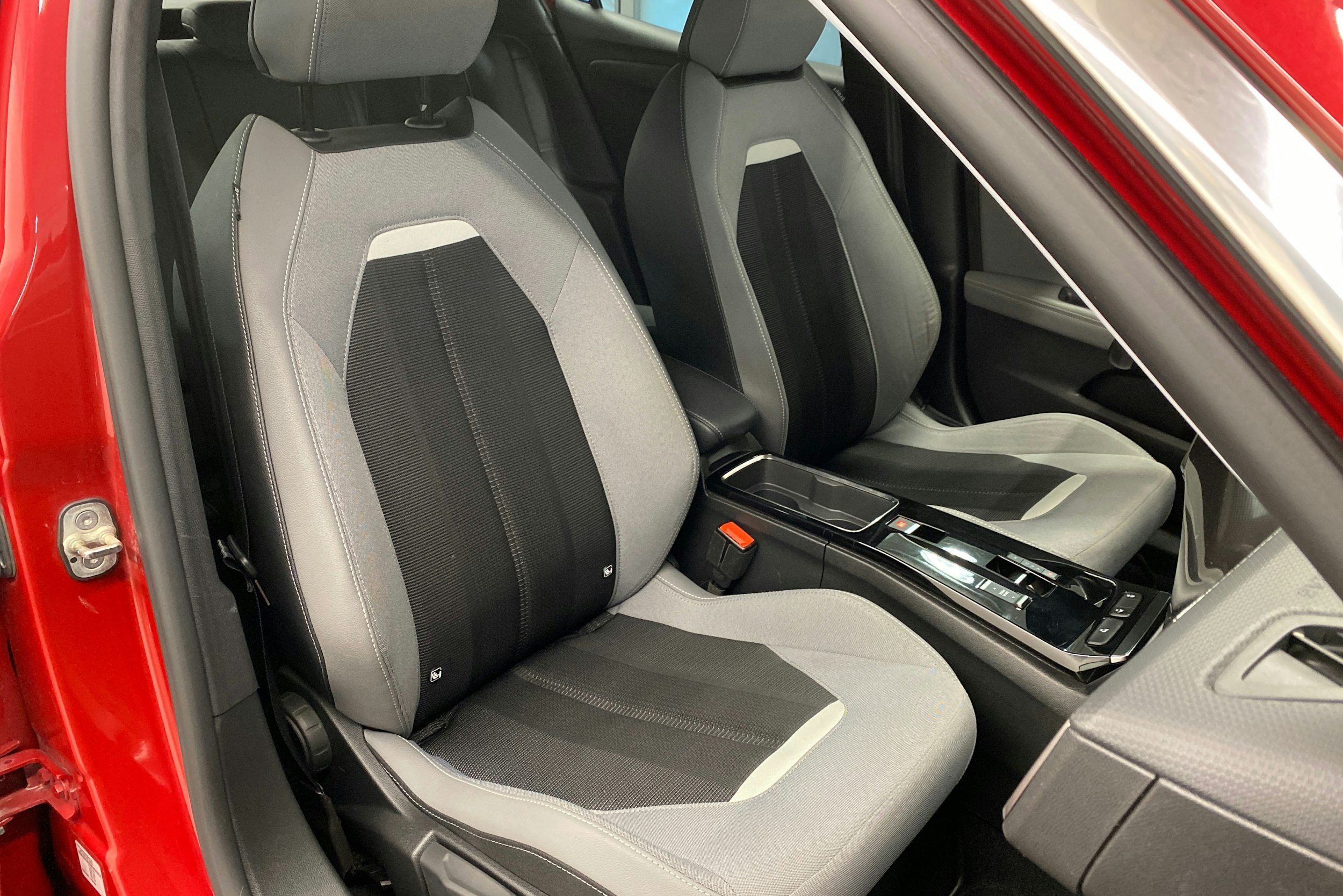 Punainen Opel Mokka 2021 kuva 17.