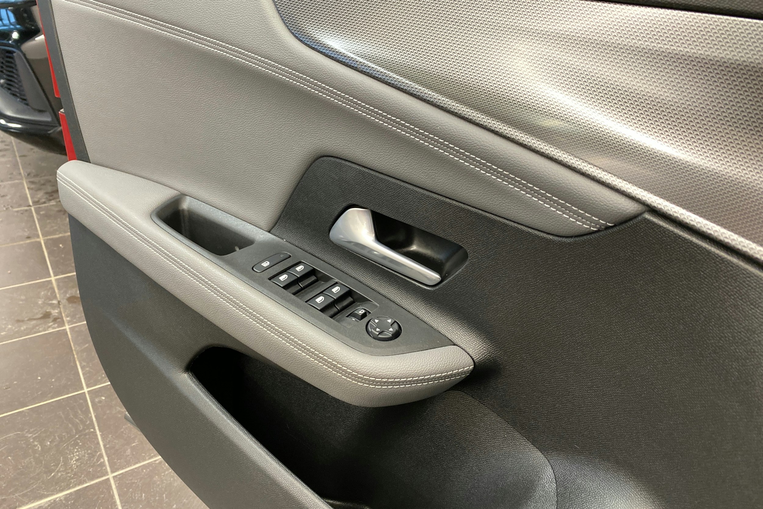 Punainen Opel Mokka 2021 kuva 19.