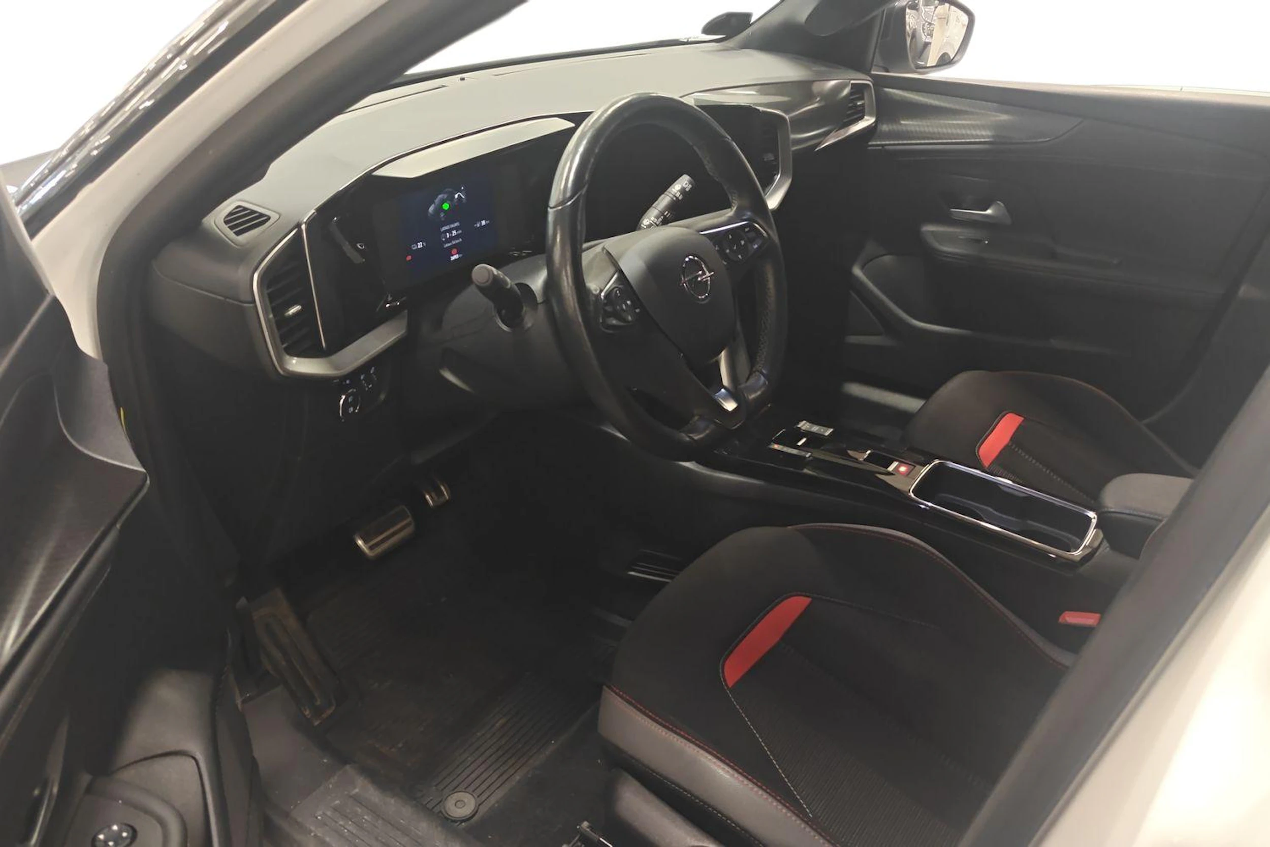 valkoinen Opel Mokka-e 2021 kuva 3.