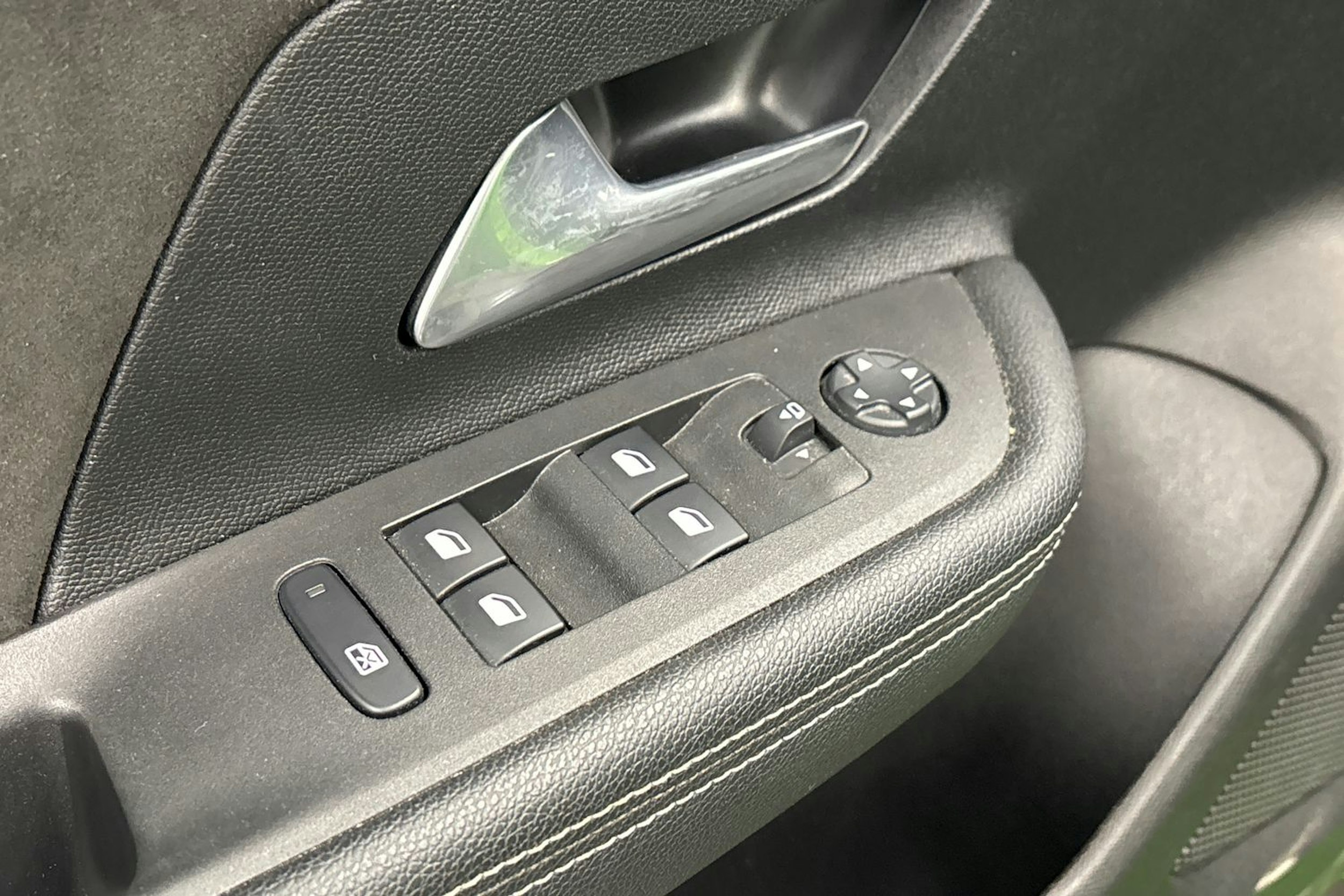 vihreä Opel Mokka 2021 kuva 19.