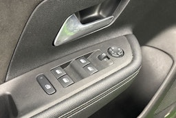 vihreä Opel Mokka 2021 kuva 19.