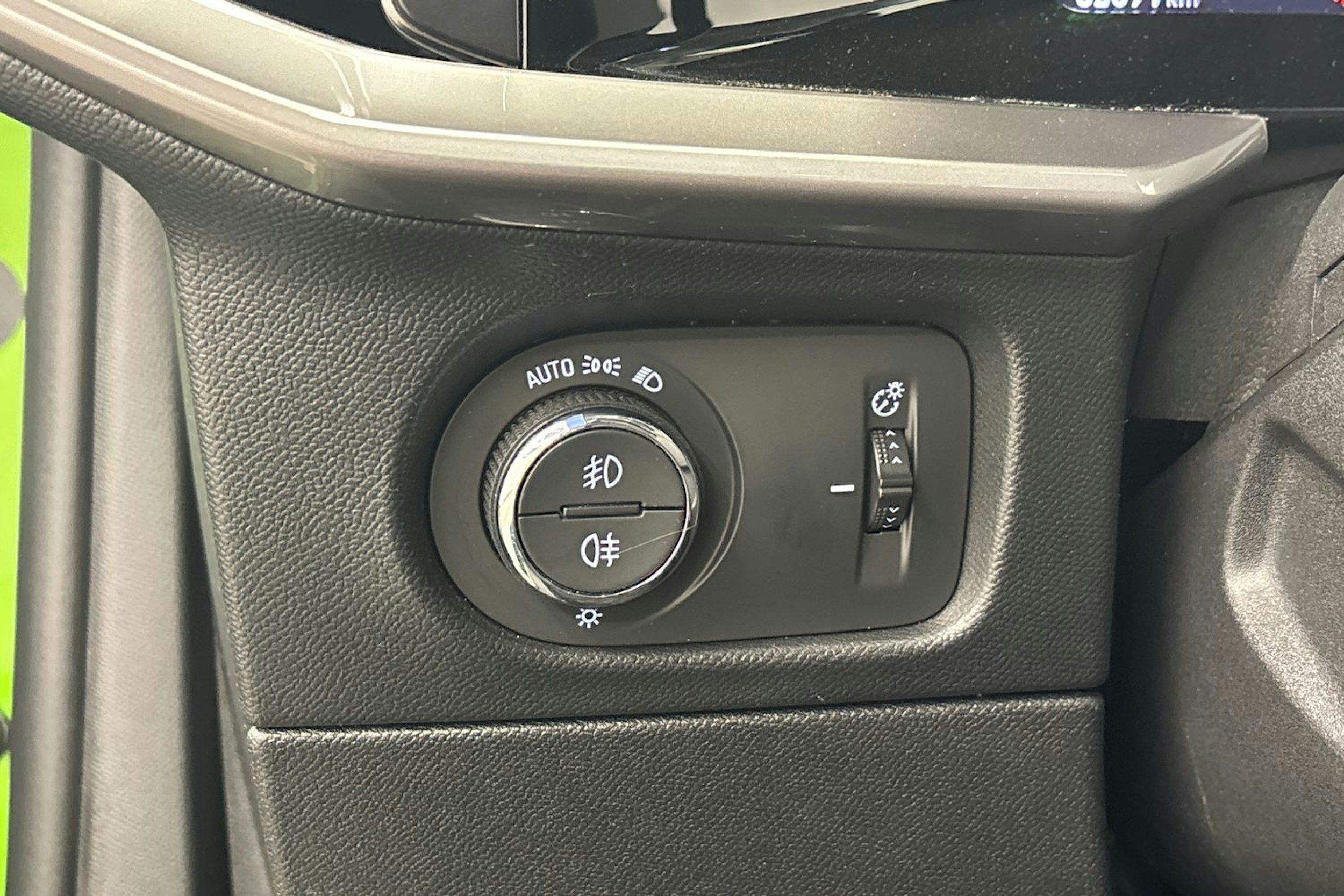 vihreä Opel Mokka 2021 kuva 20.