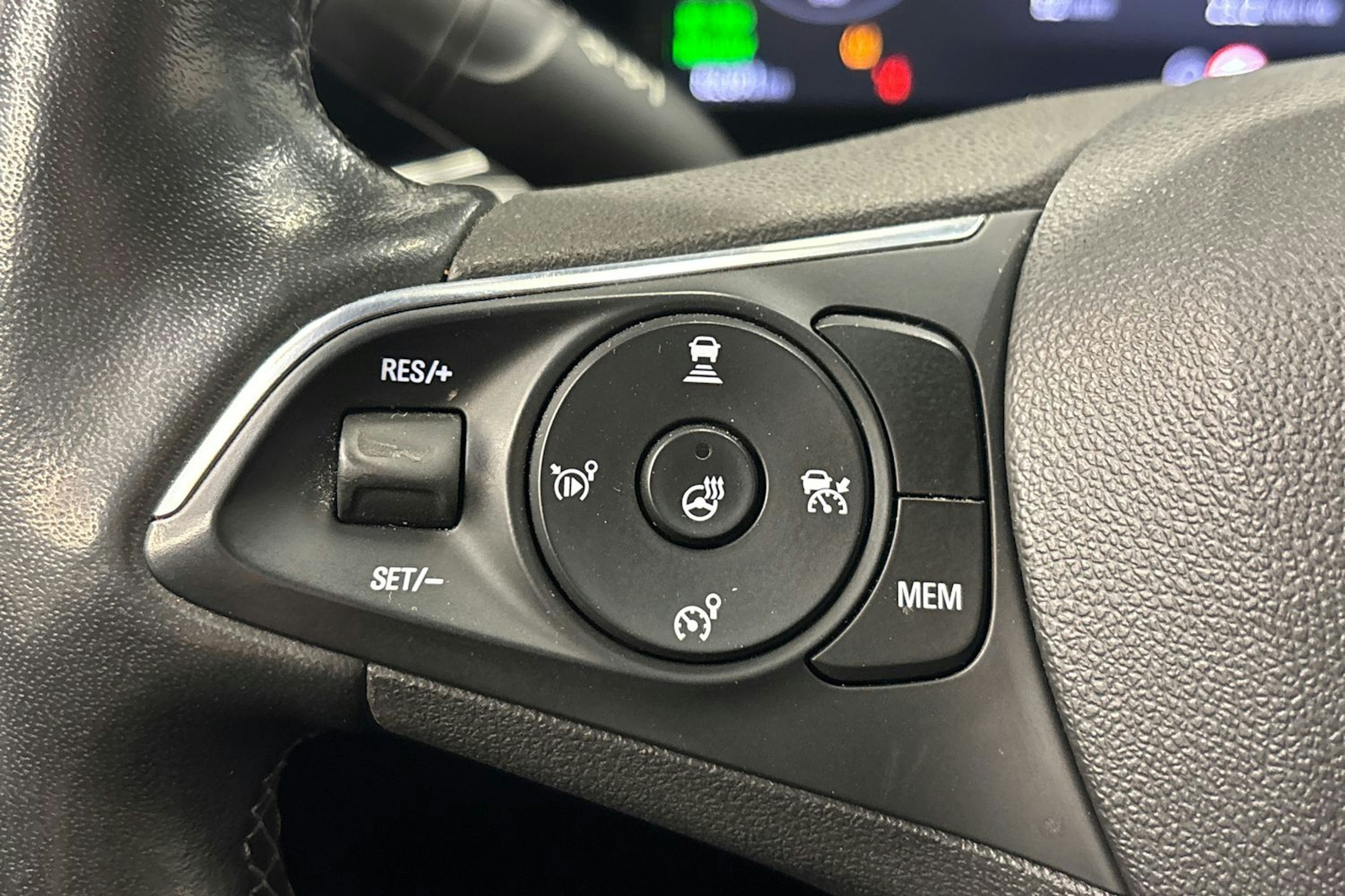 vihreä Opel Mokka 2021 kuva 21.